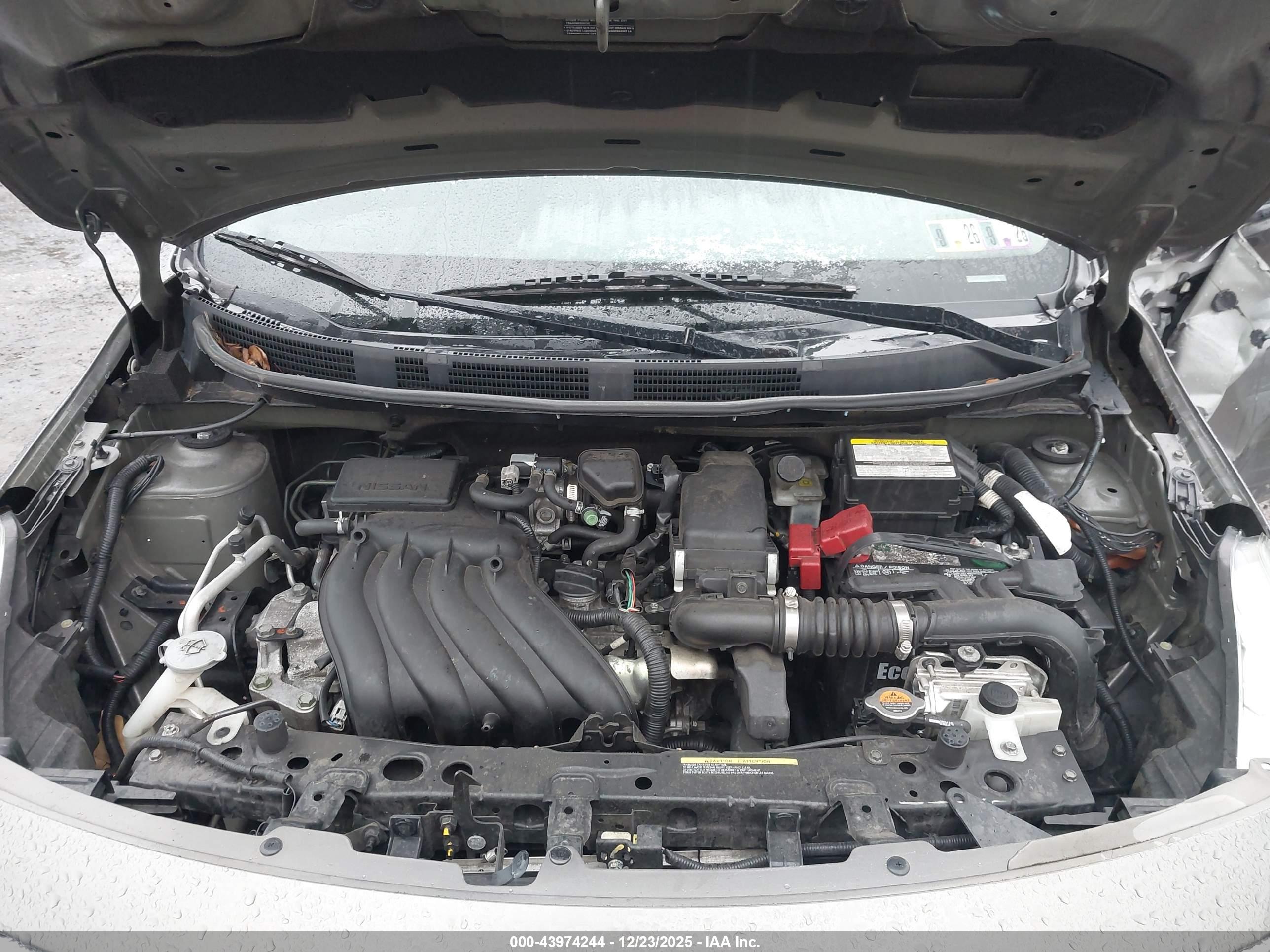 NISSAN VERSA image 10