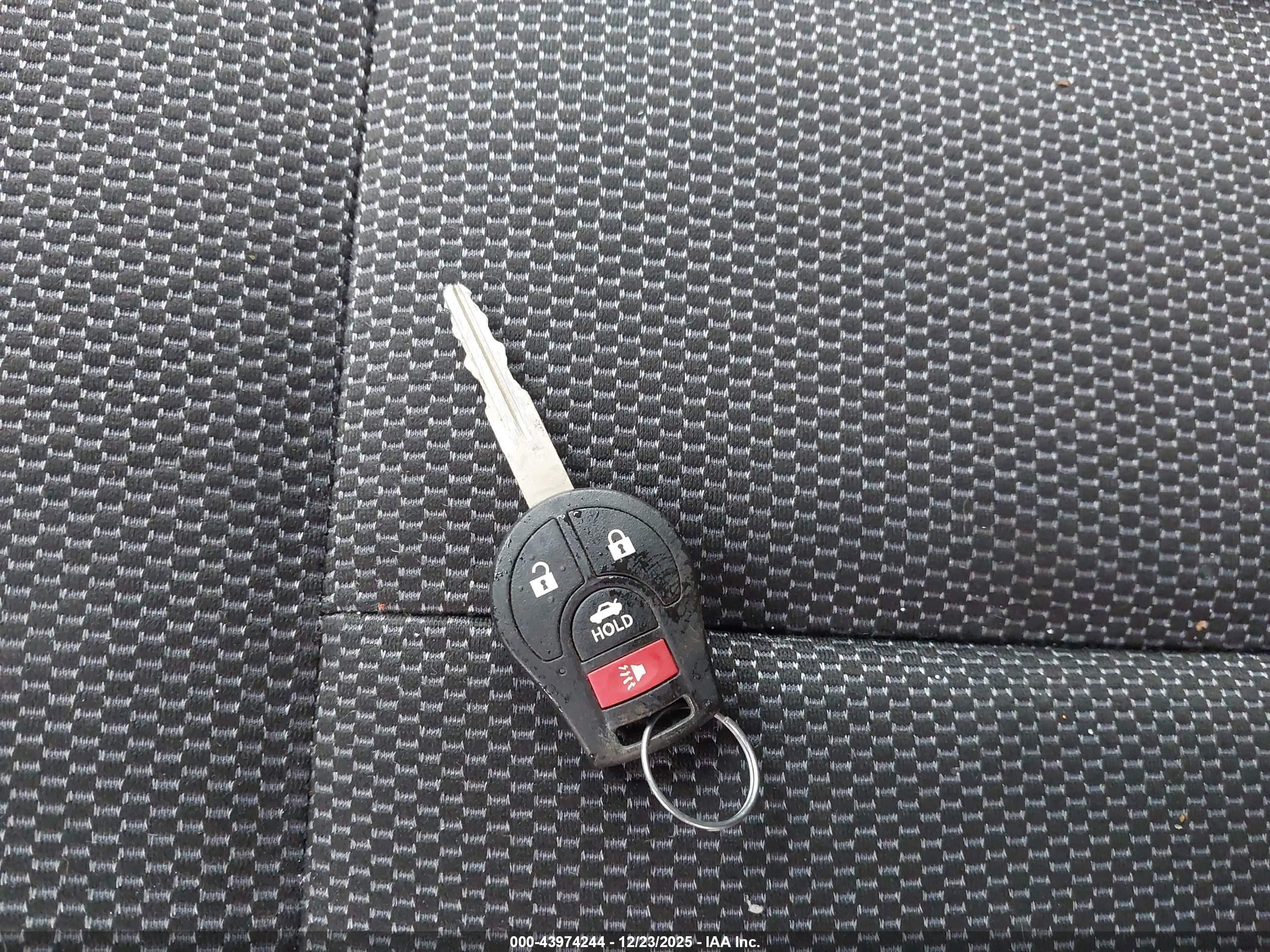 NISSAN VERSA image 11