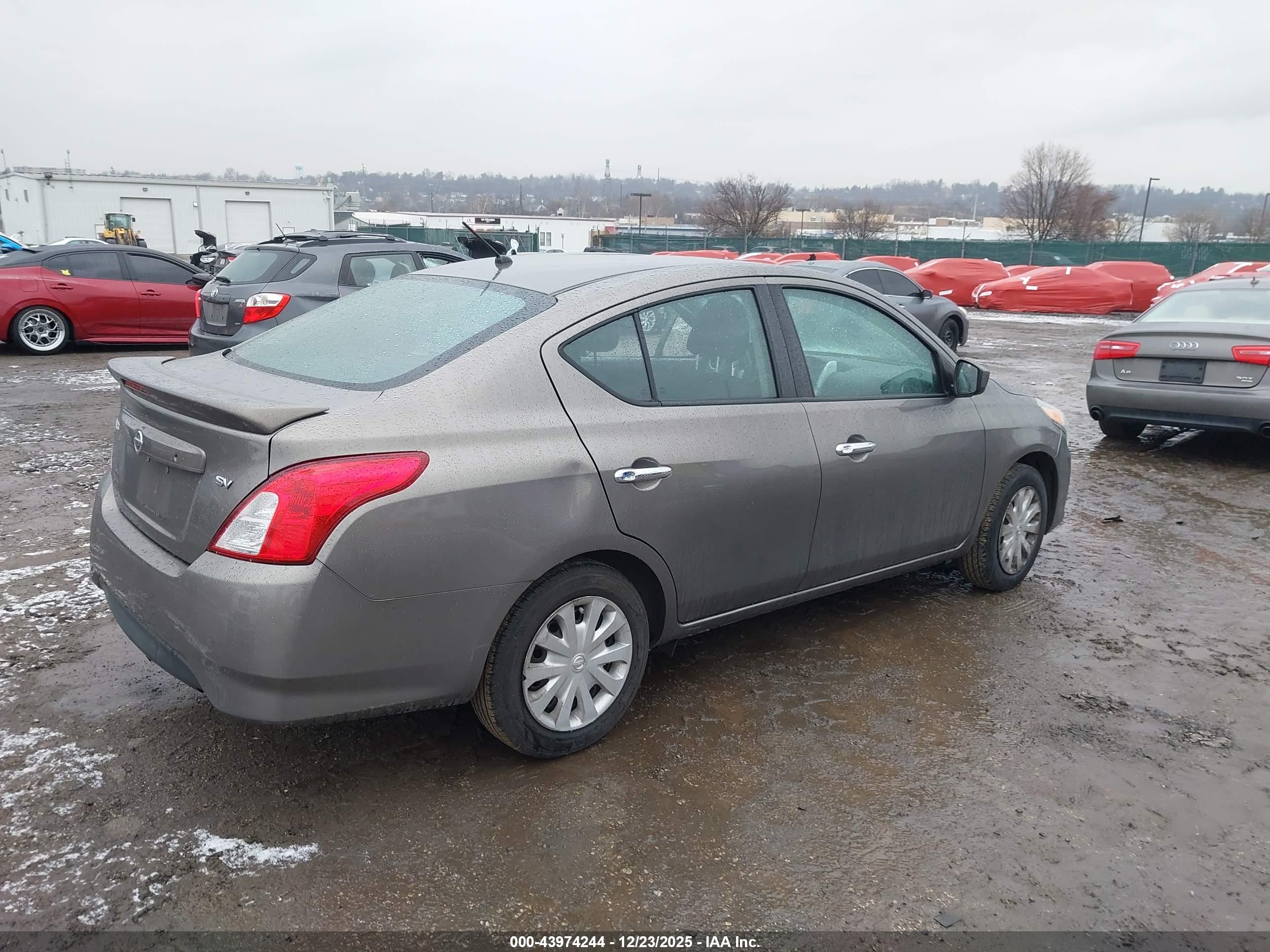 NISSAN VERSA image 4