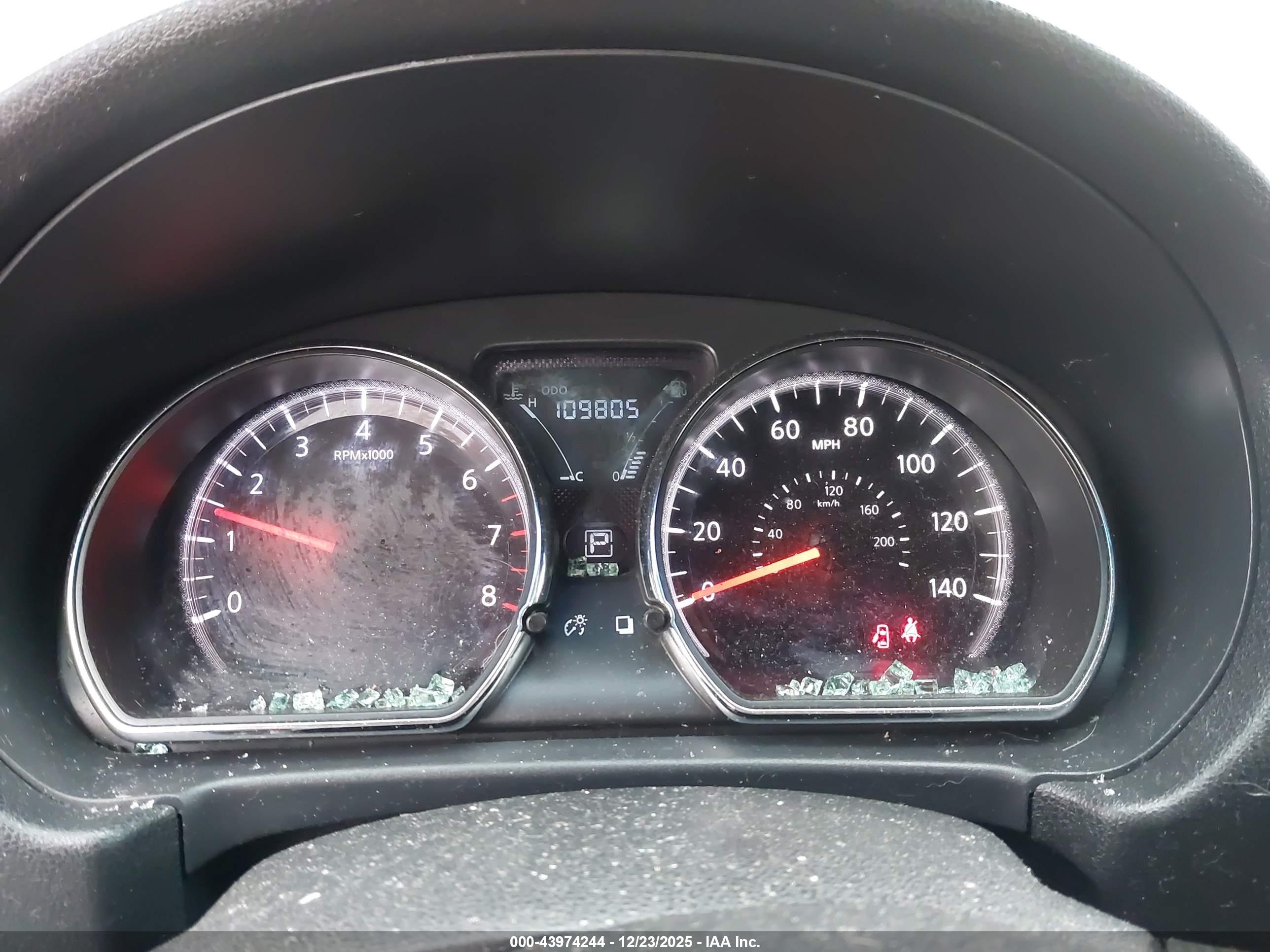 NISSAN VERSA image 7