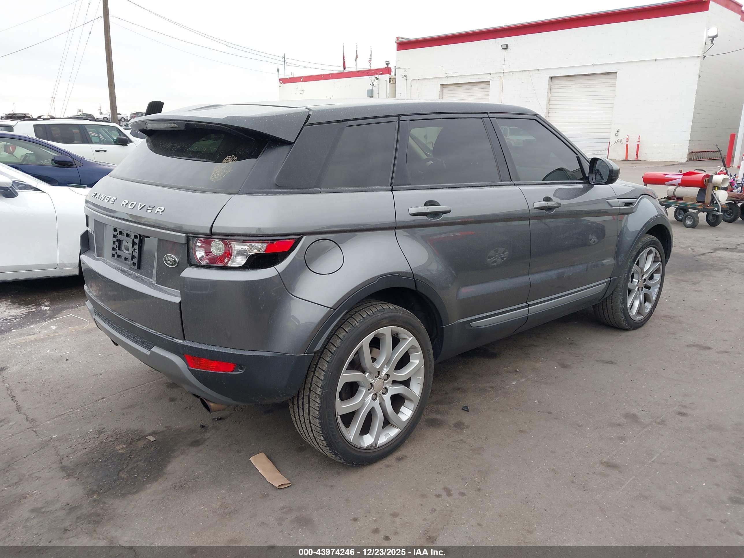 LAND ROVER image 4
