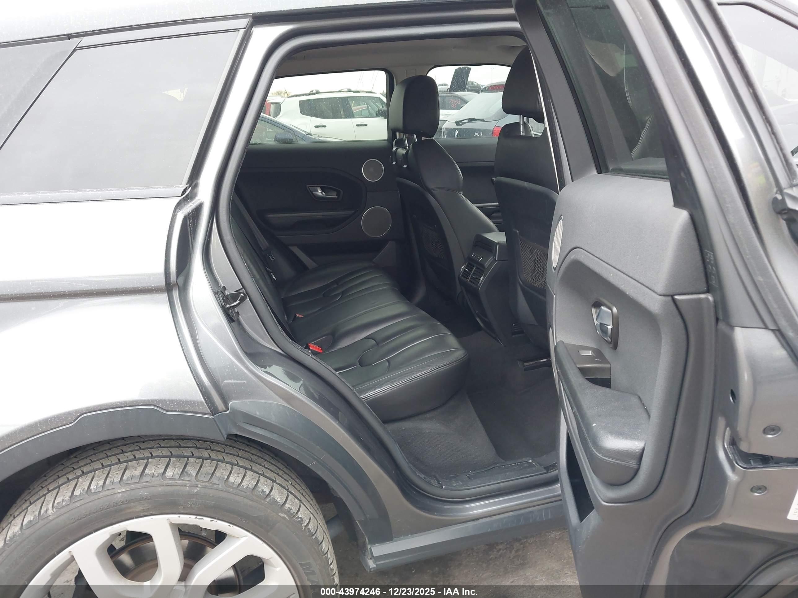 LAND ROVER image 8