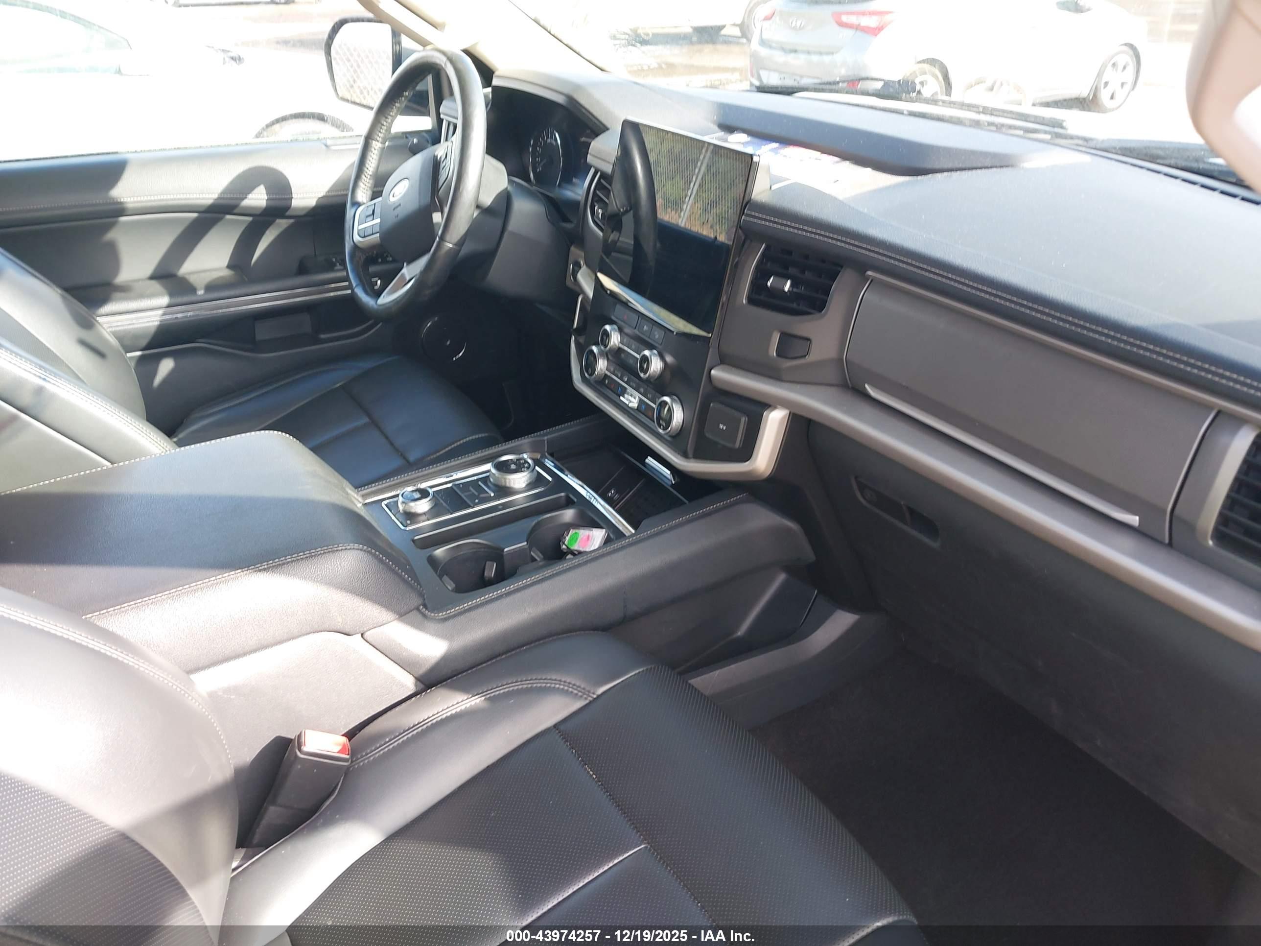 FORD EXPEDITION image 5