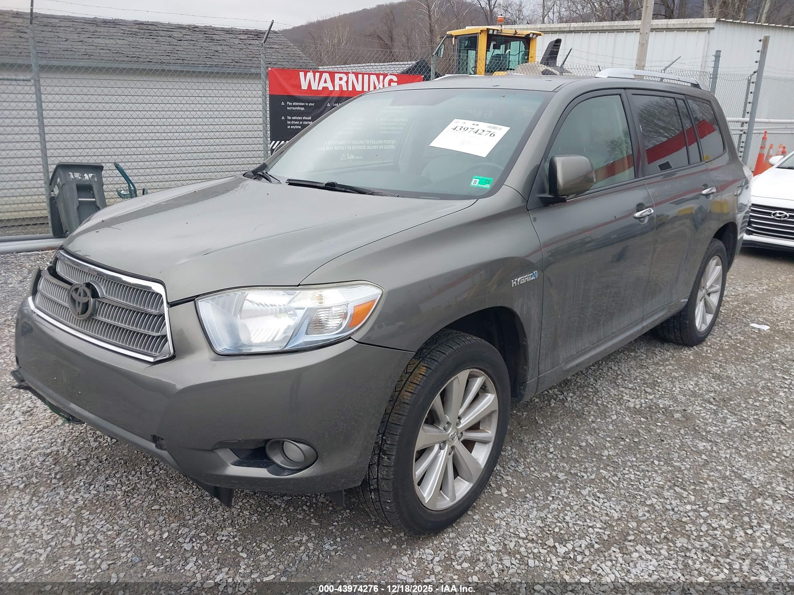 TOYOTA HIGHLANDER image 2