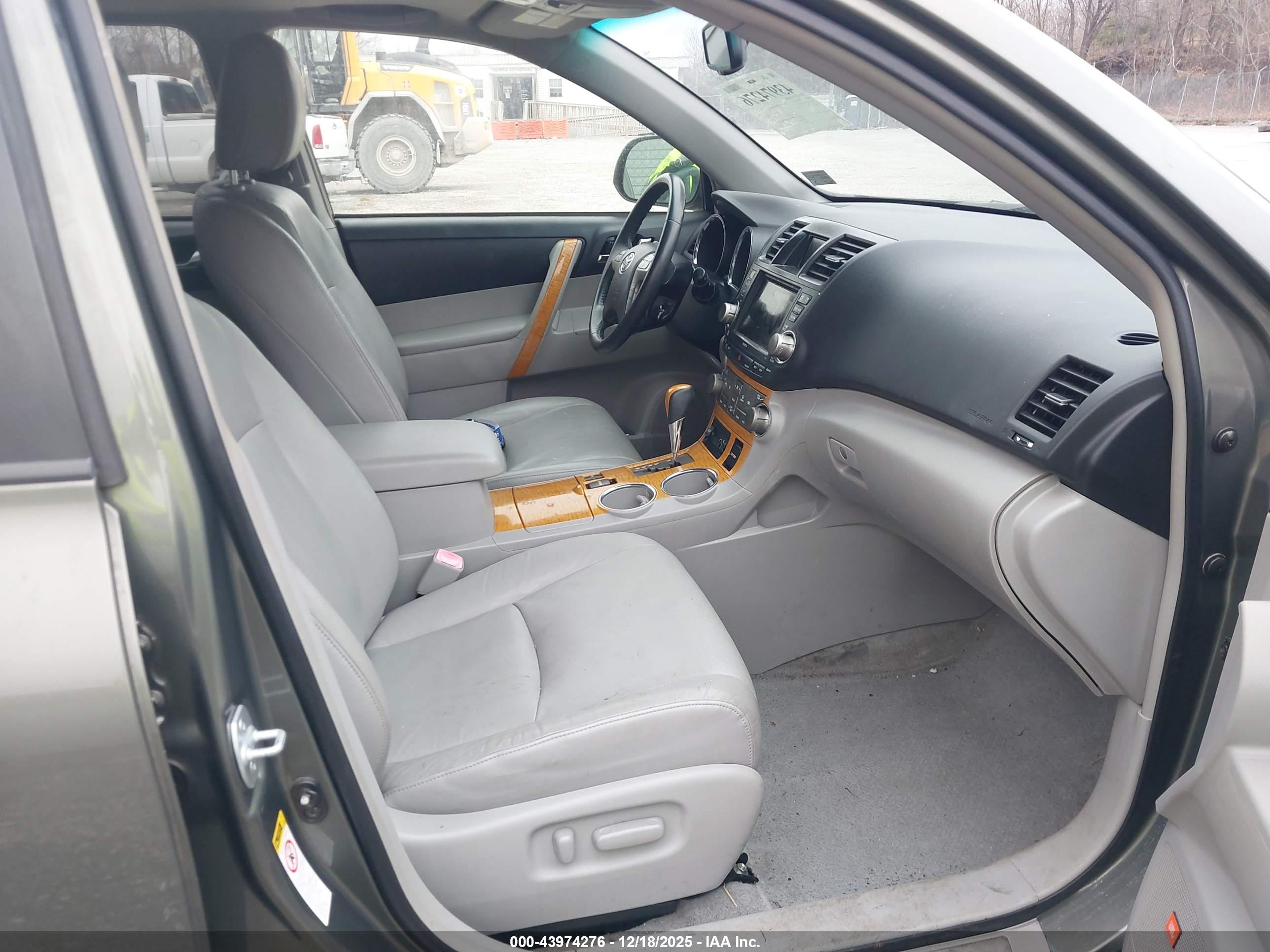TOYOTA HIGHLANDER image 5