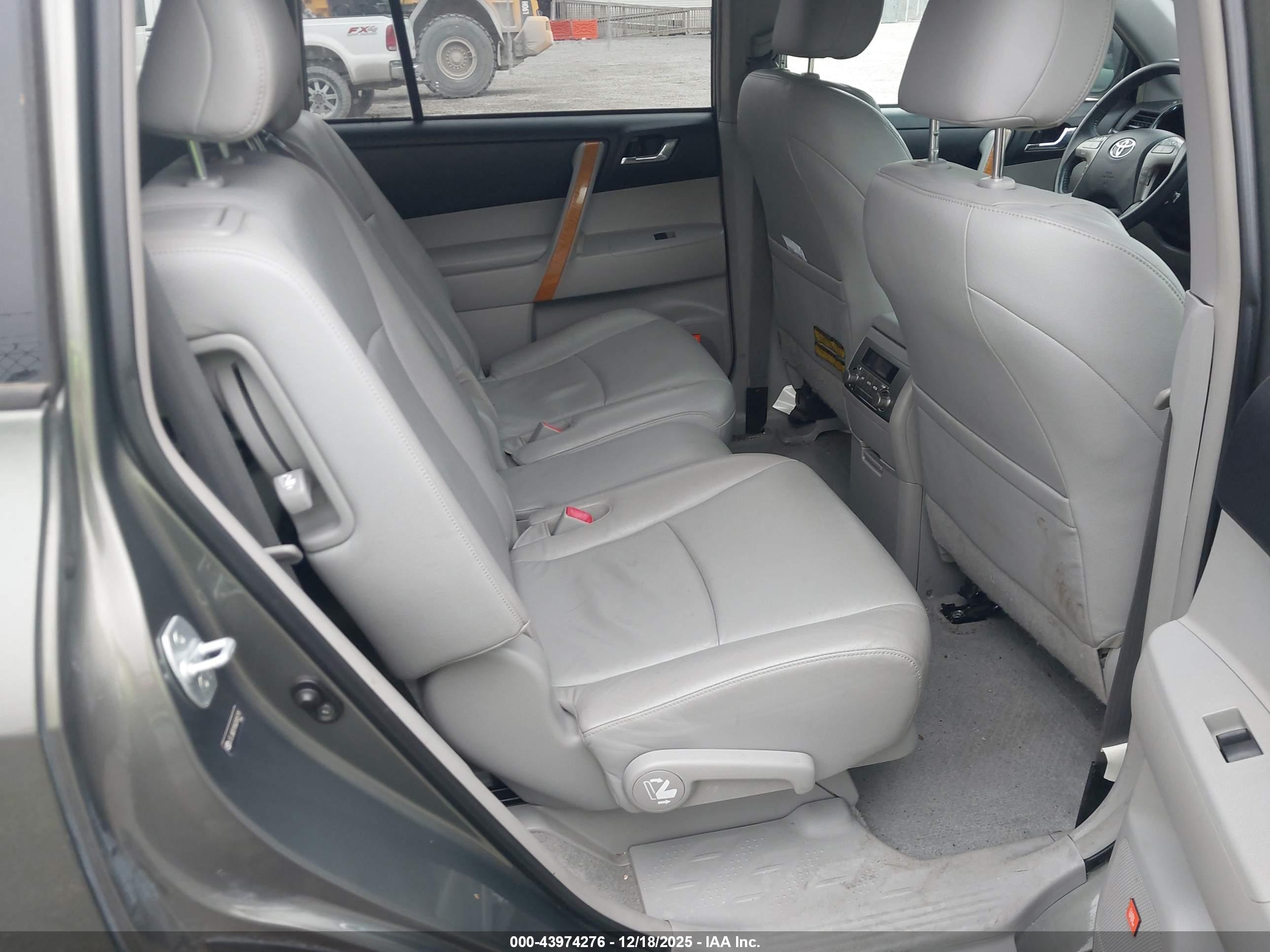TOYOTA HIGHLANDER image 8
