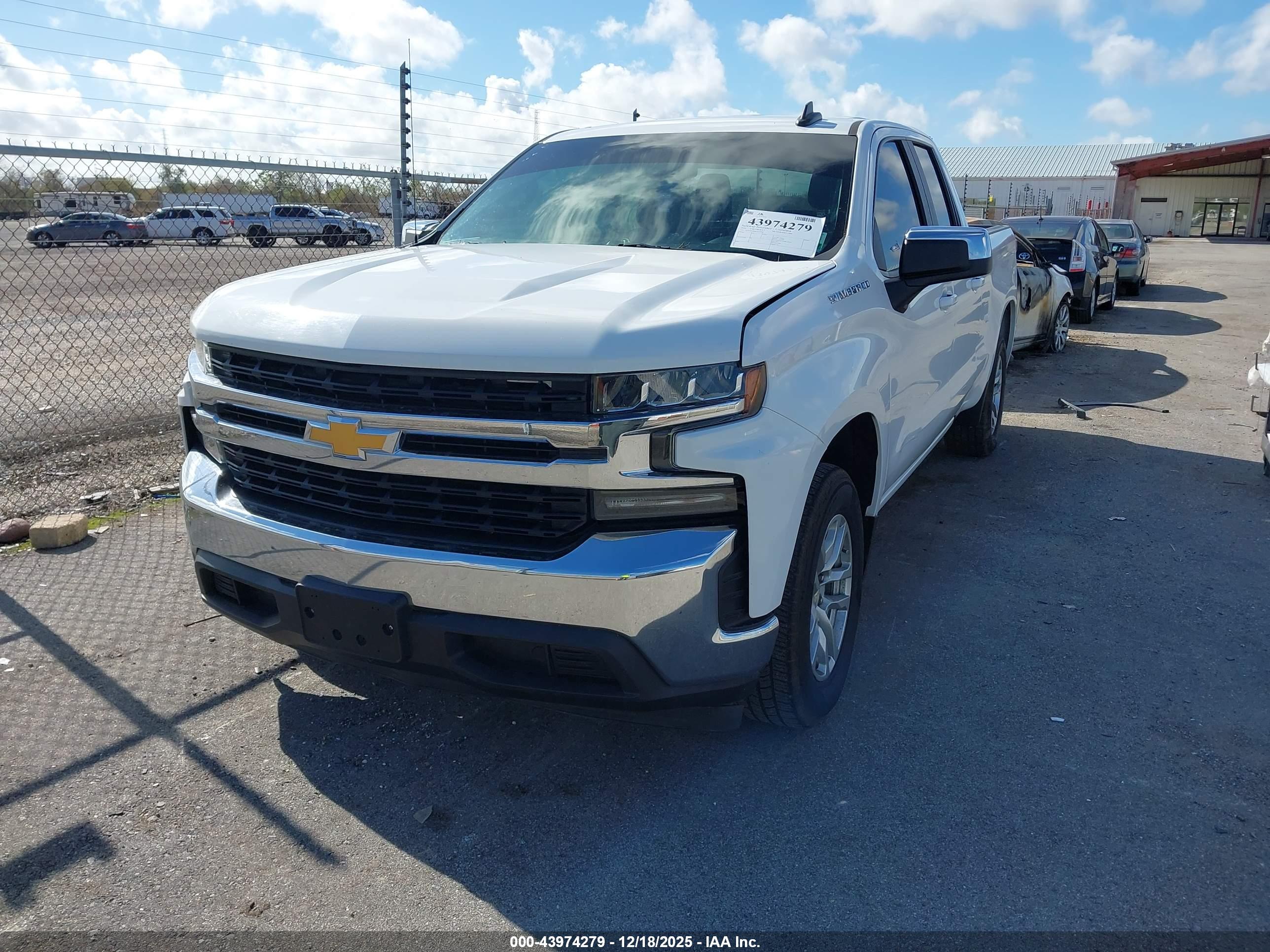 CHEVROLET SILVERADO image 2