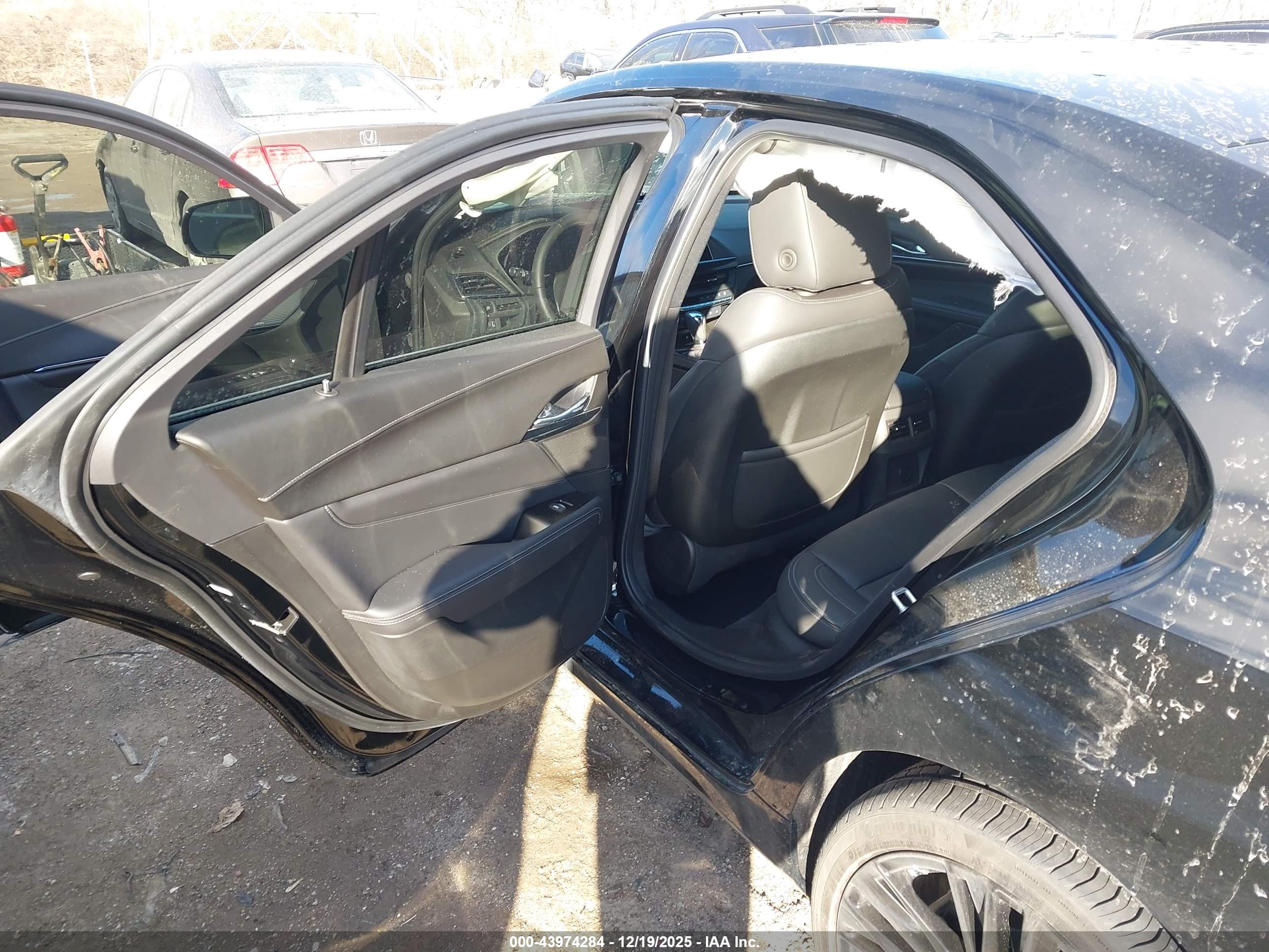 CADILLAC CT4 image 8