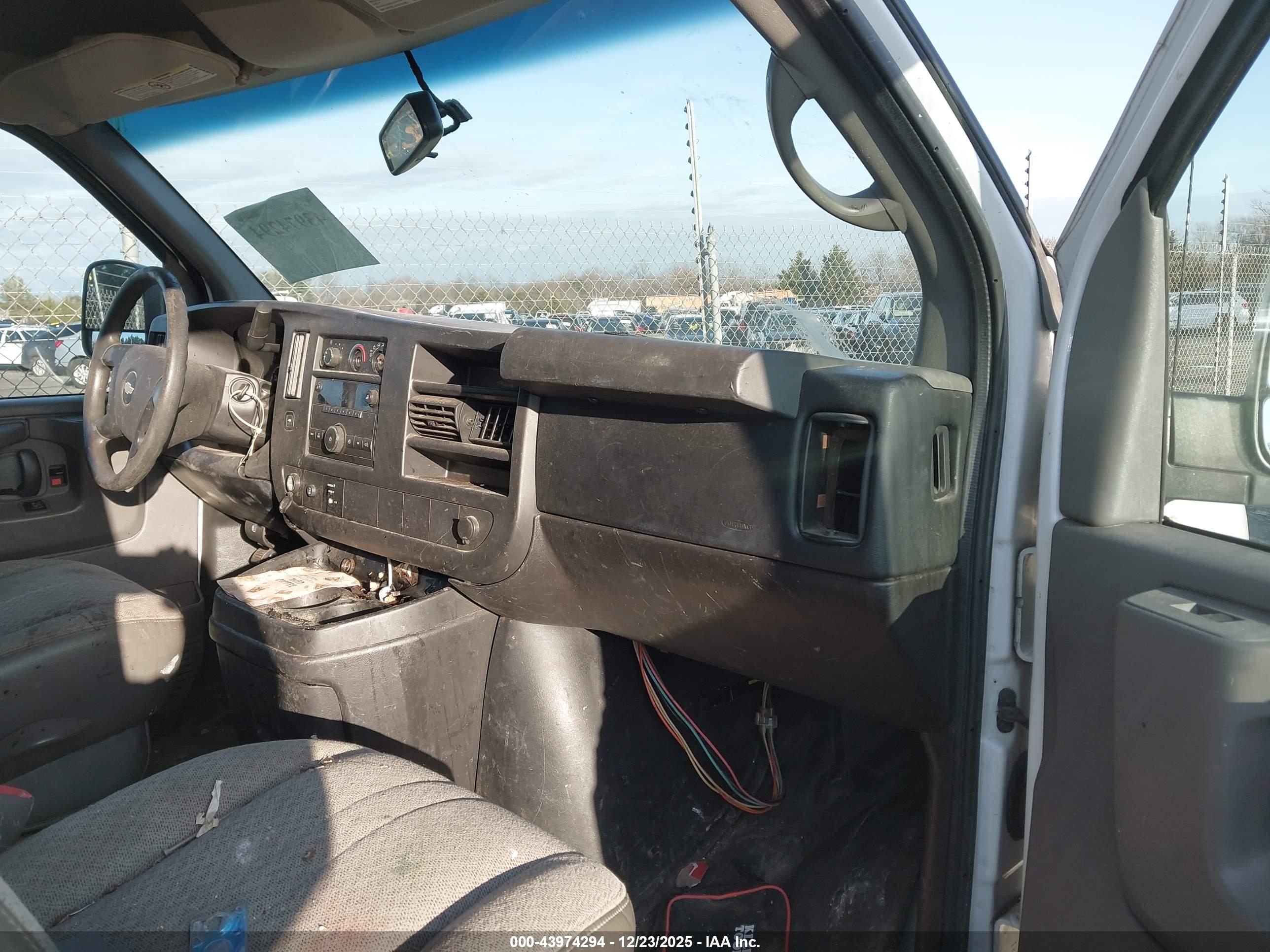 CHEVROLET EXPRESS image 5