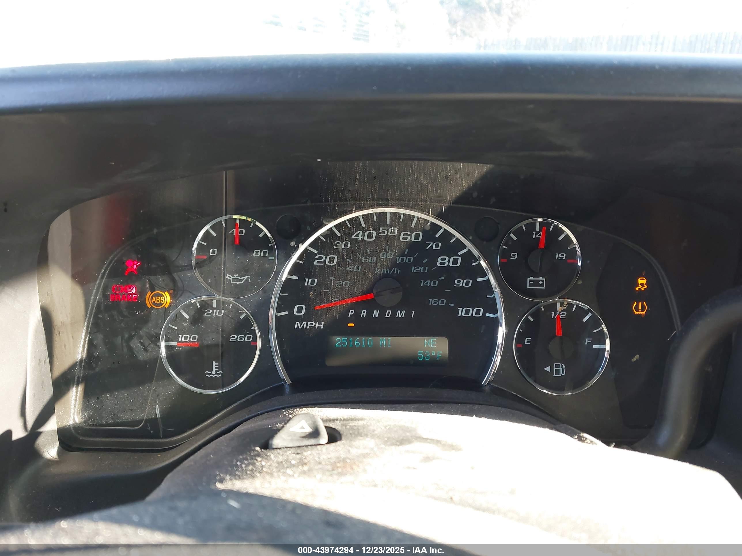 CHEVROLET EXPRESS image 7