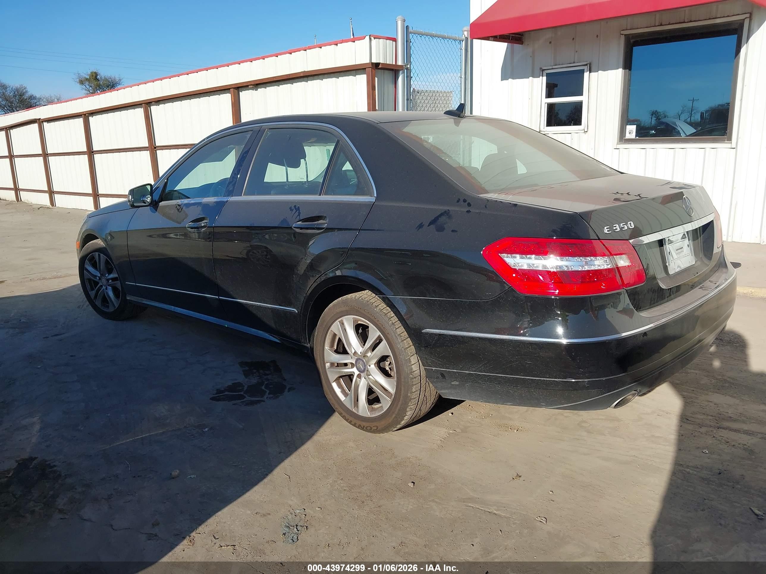 MERCEDES-BENZ E image 3