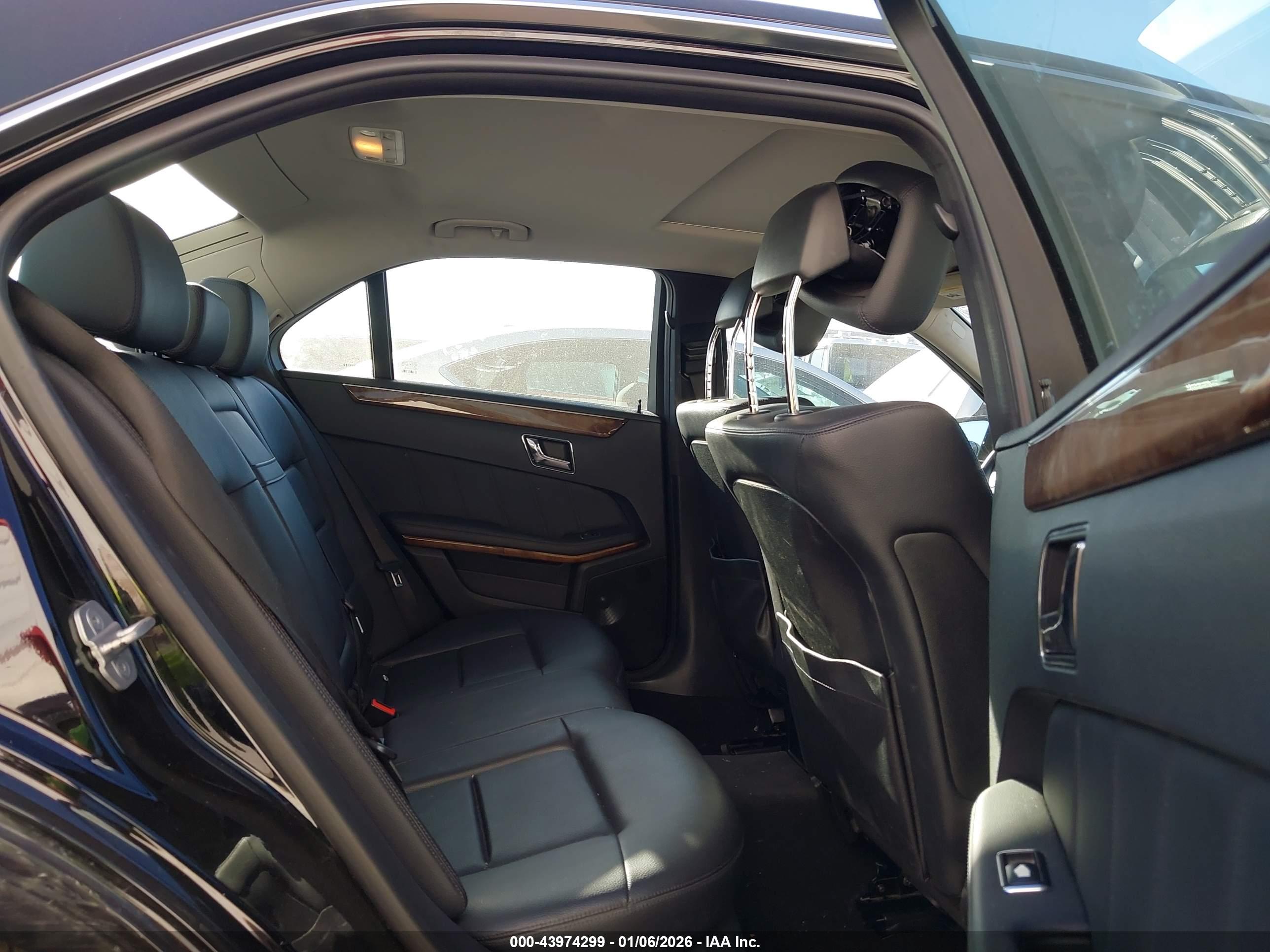 MERCEDES-BENZ E image 8