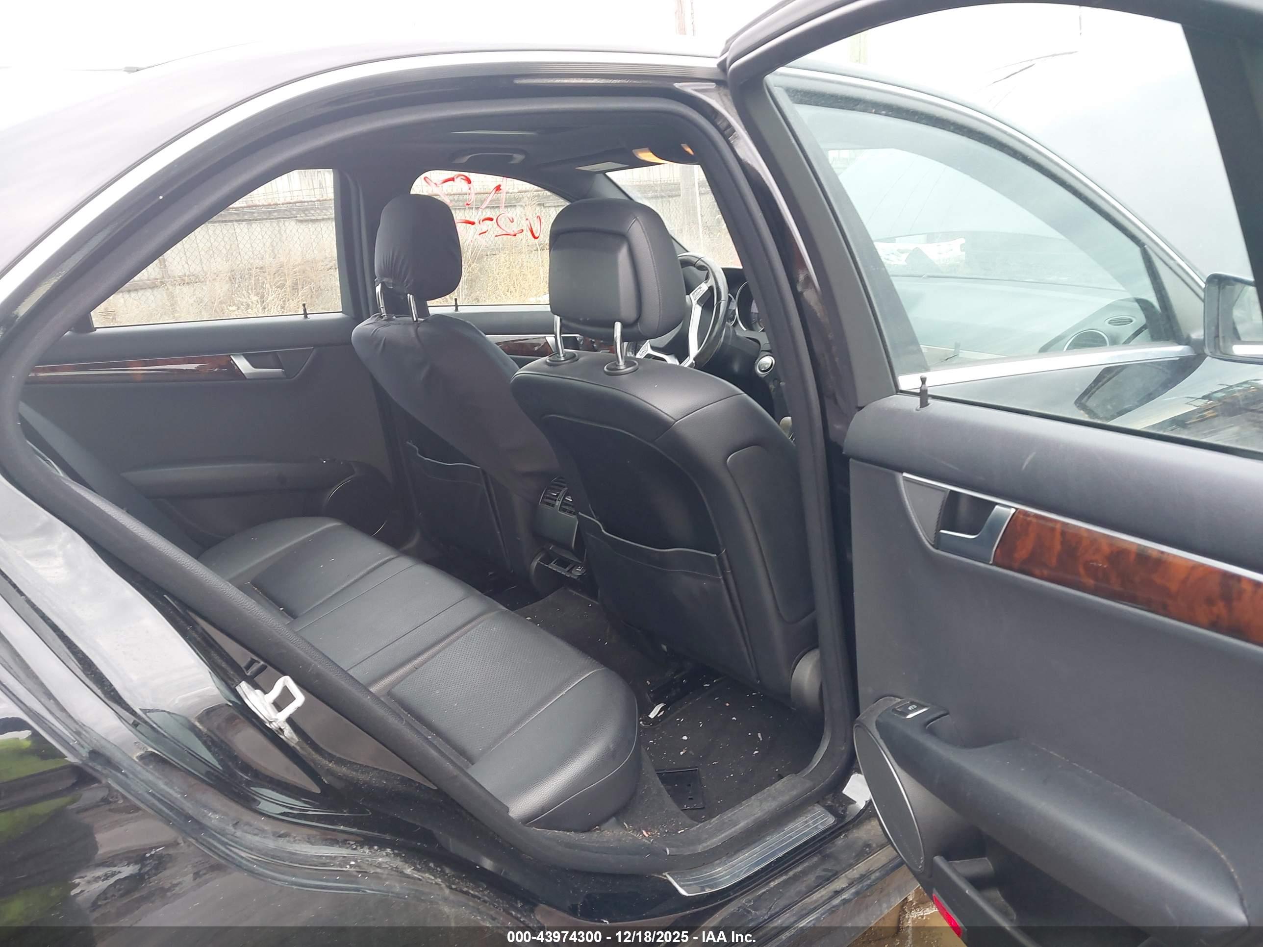 MERCEDES-BENZ C image 8