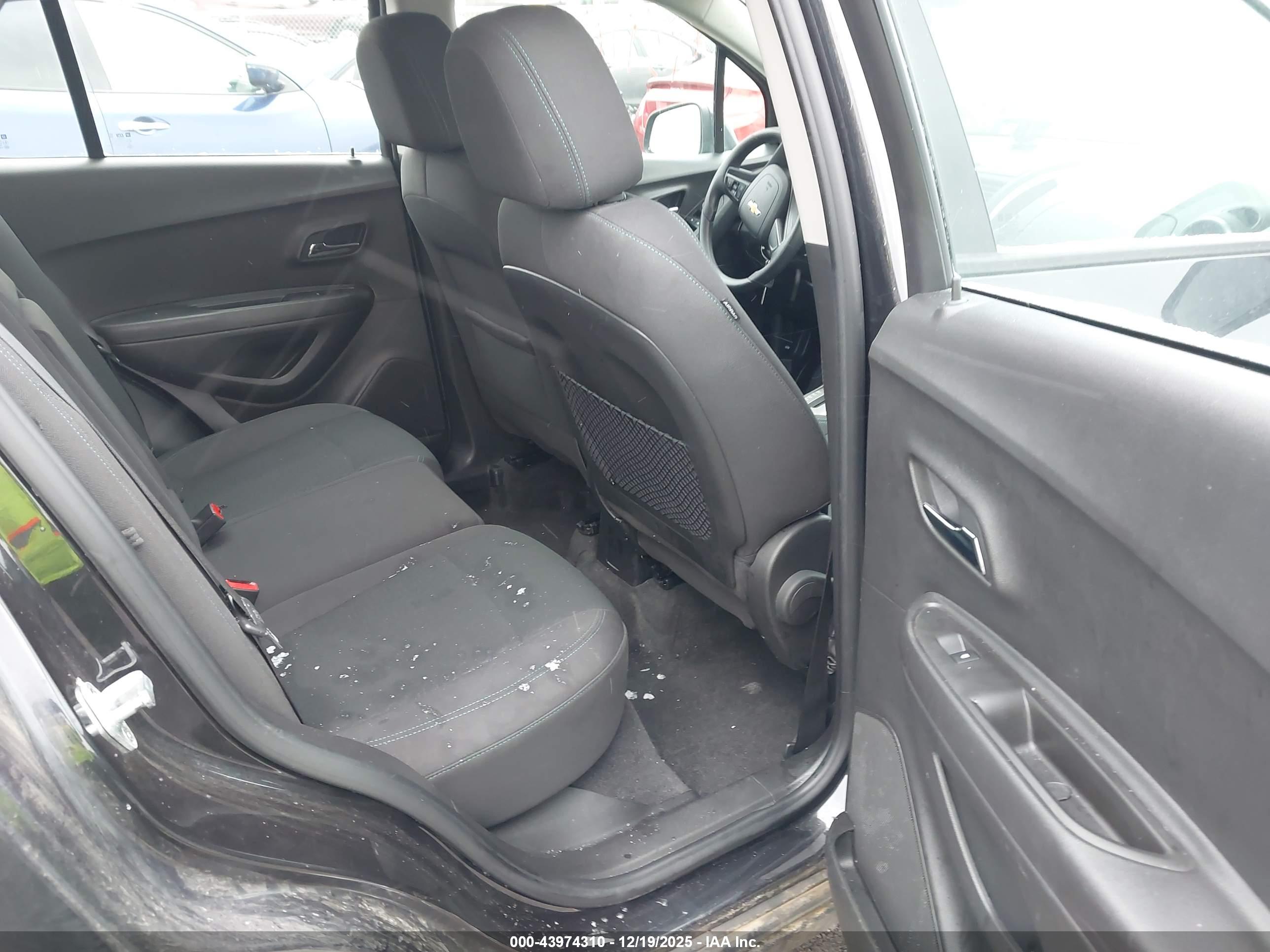 CHEVROLET TRAX image 8