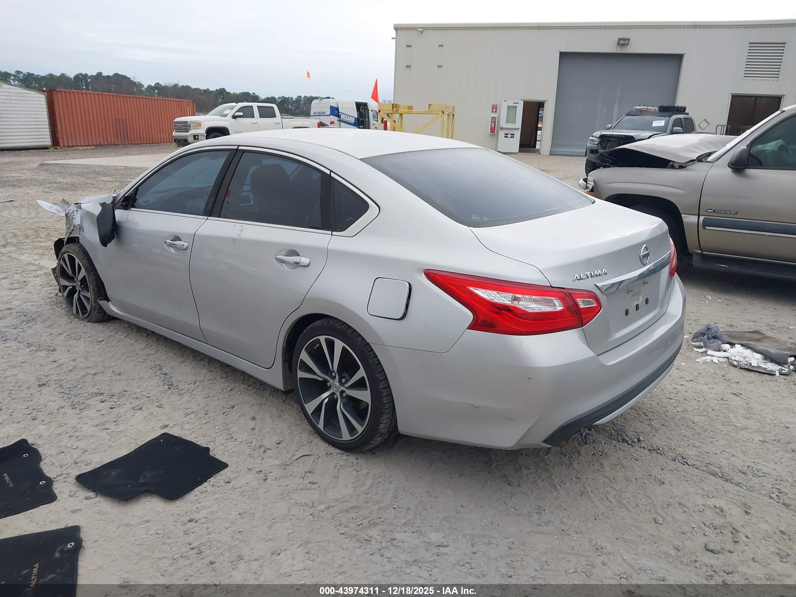NISSAN ALTIMA image 3