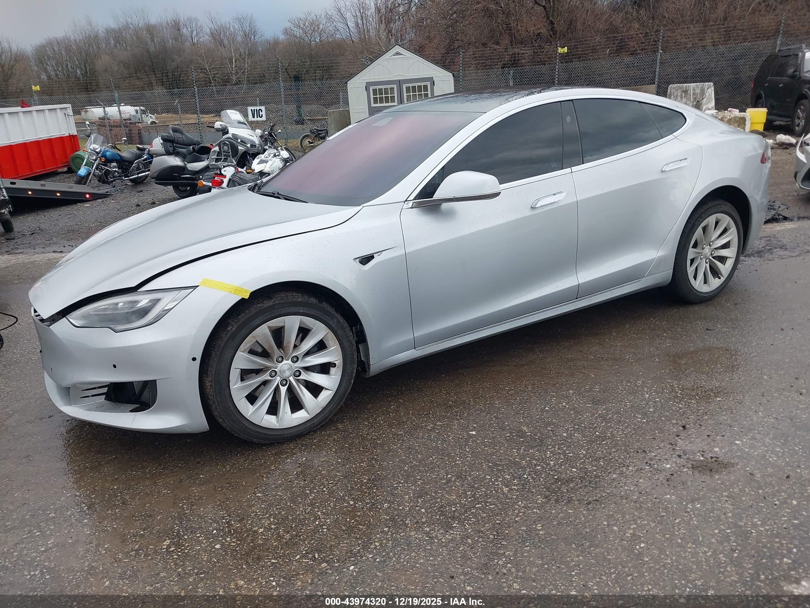 TESLA MODEL image 2