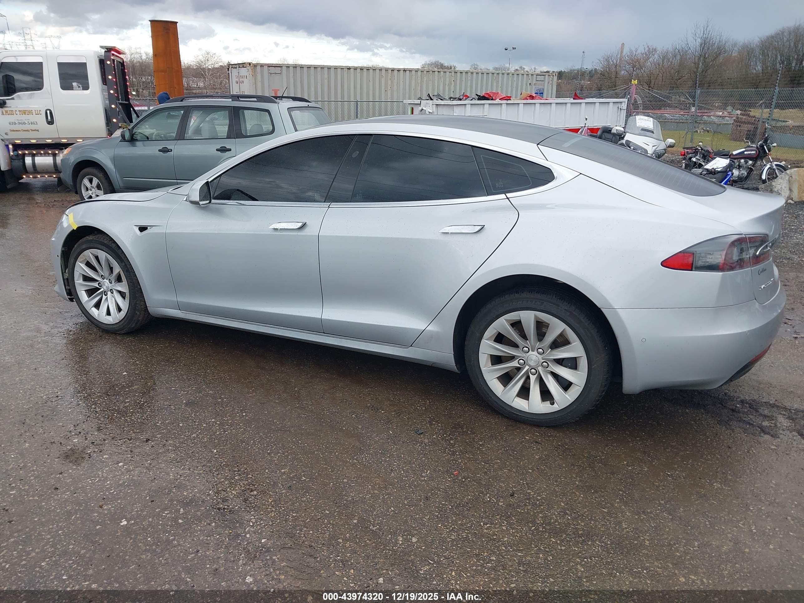 TESLA MODEL image 3
