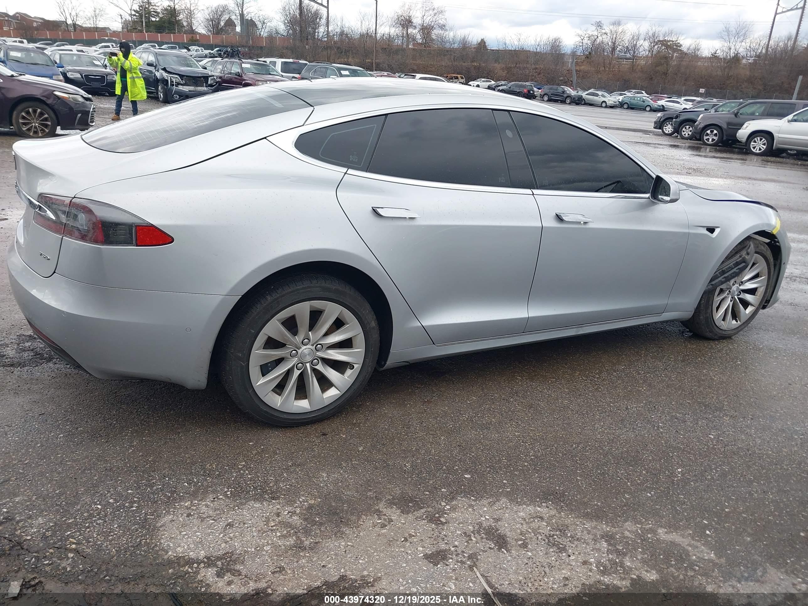 TESLA MODEL image 4