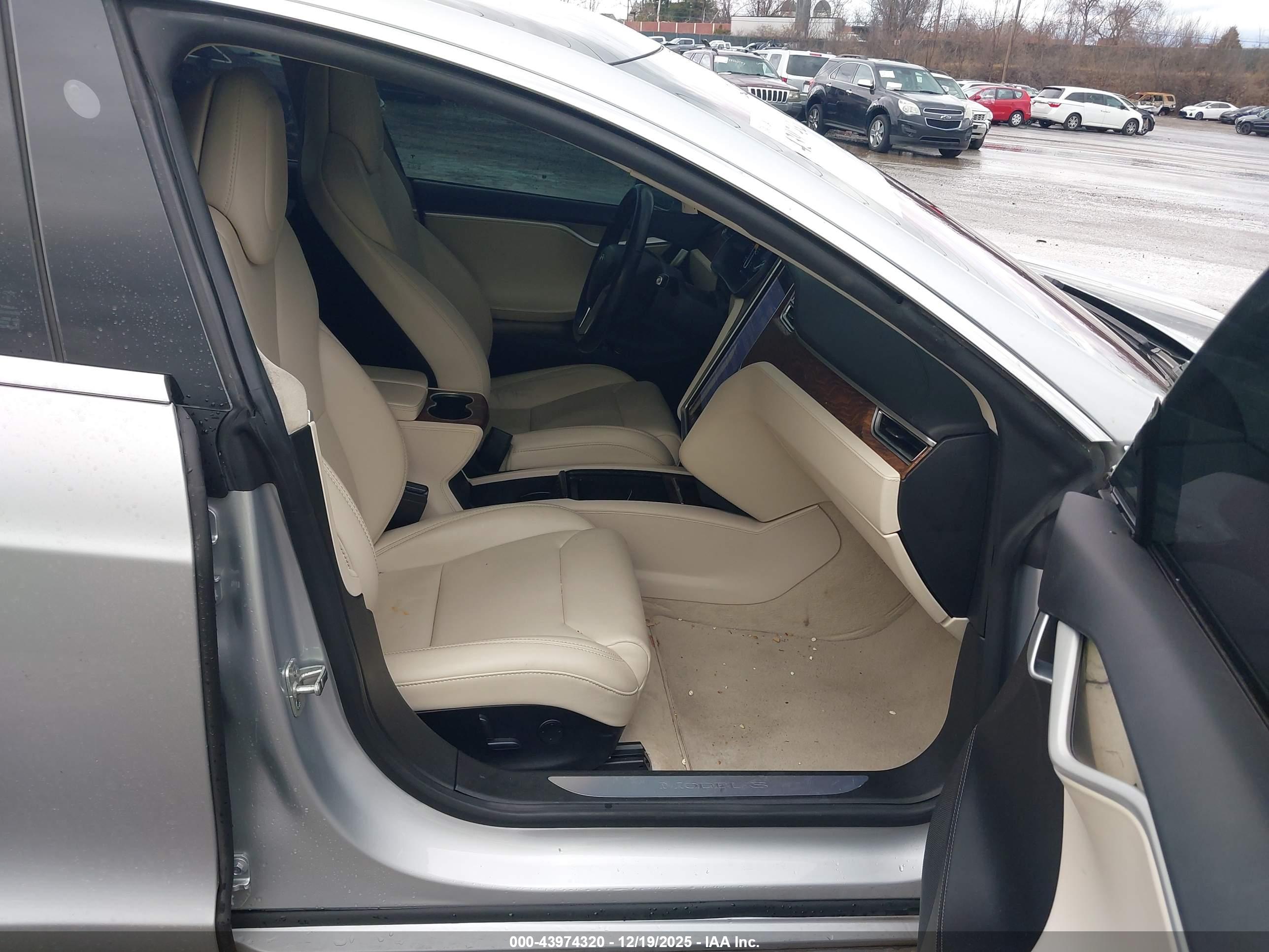 TESLA MODEL image 5