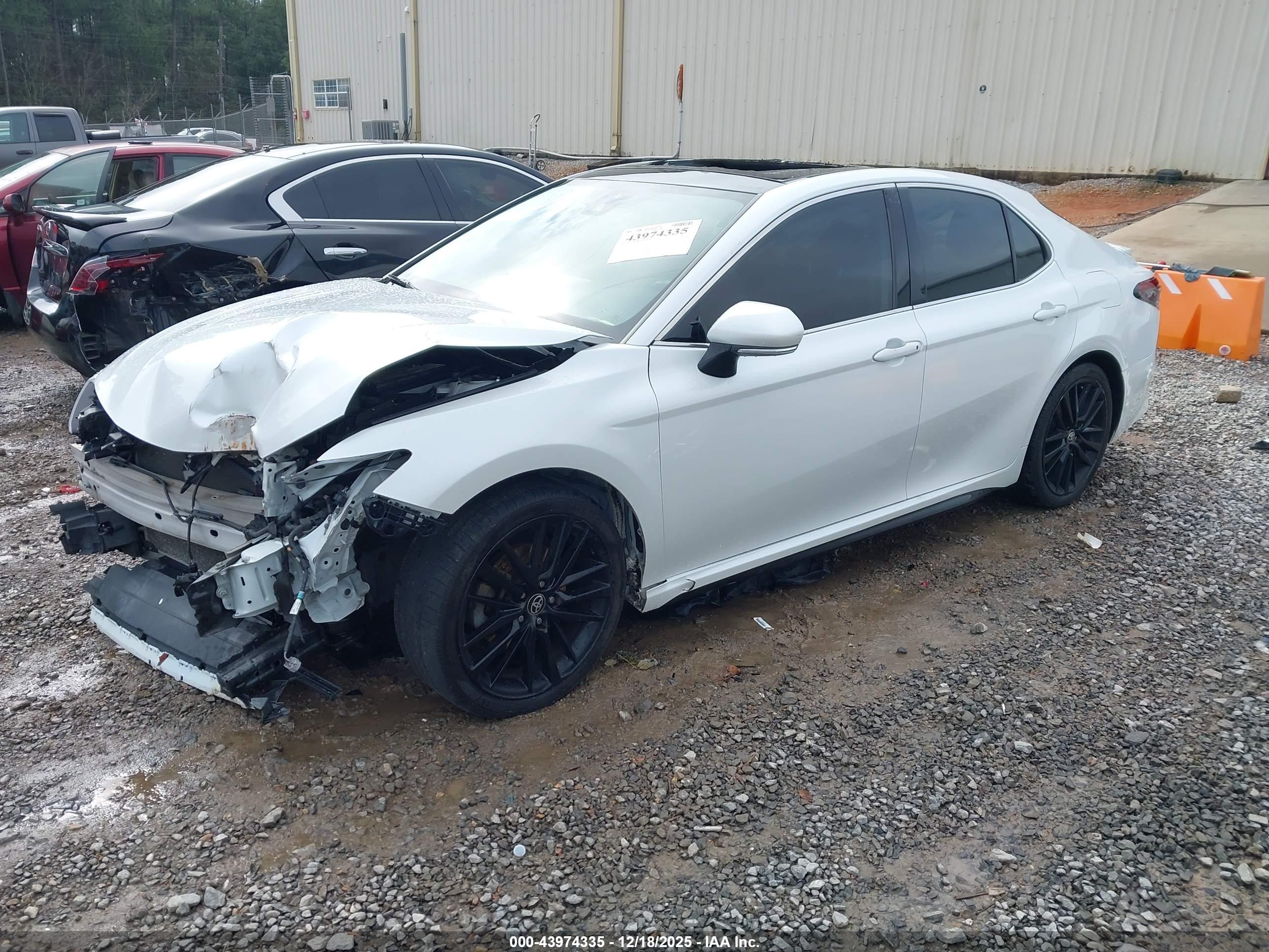 TOYOTA CAMRY image 2