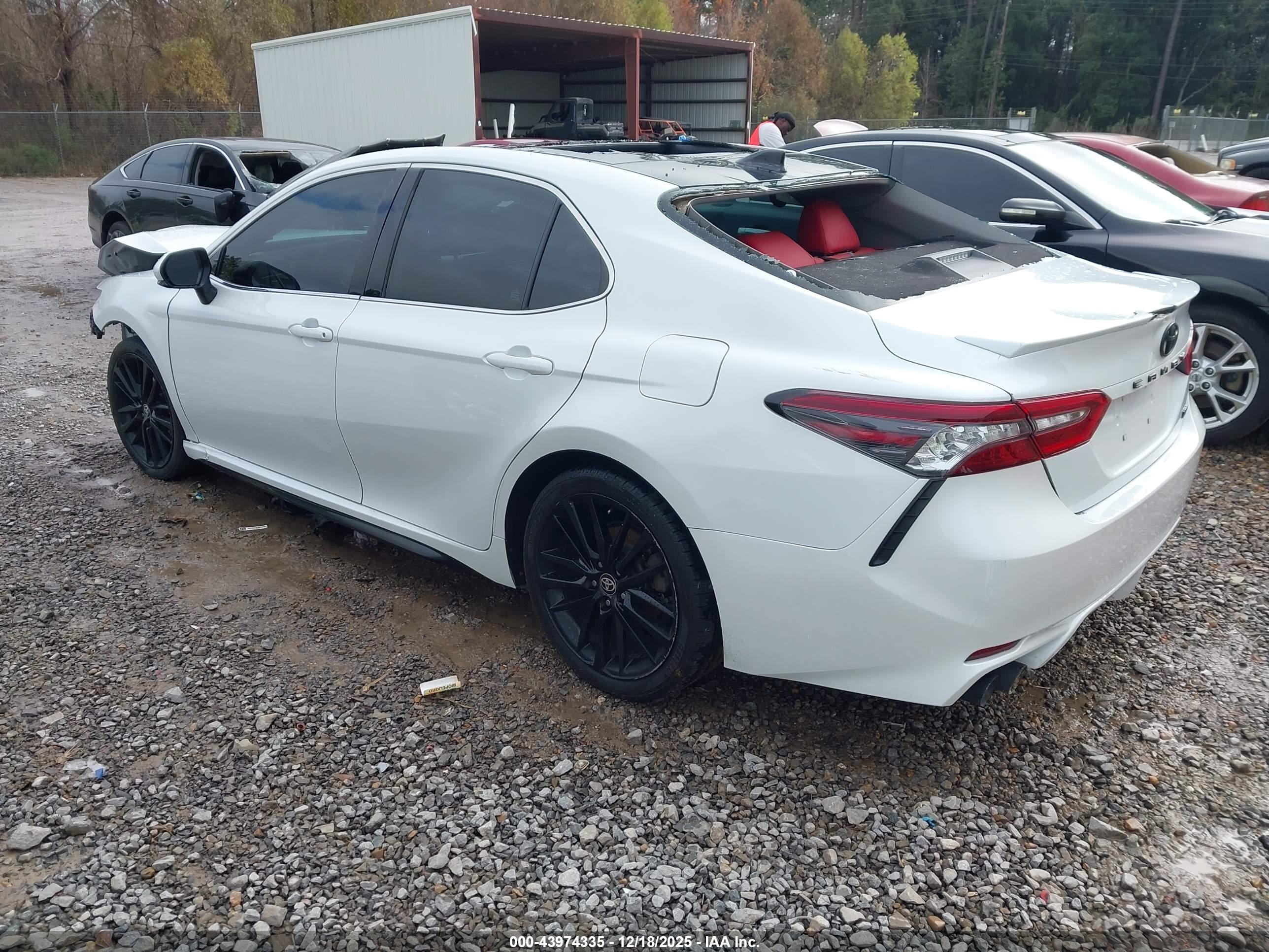 TOYOTA CAMRY image 3