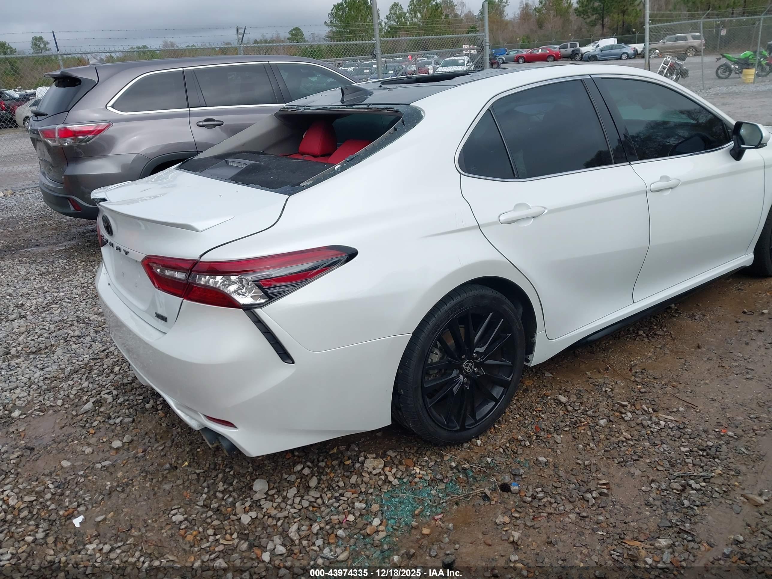 TOYOTA CAMRY image 4
