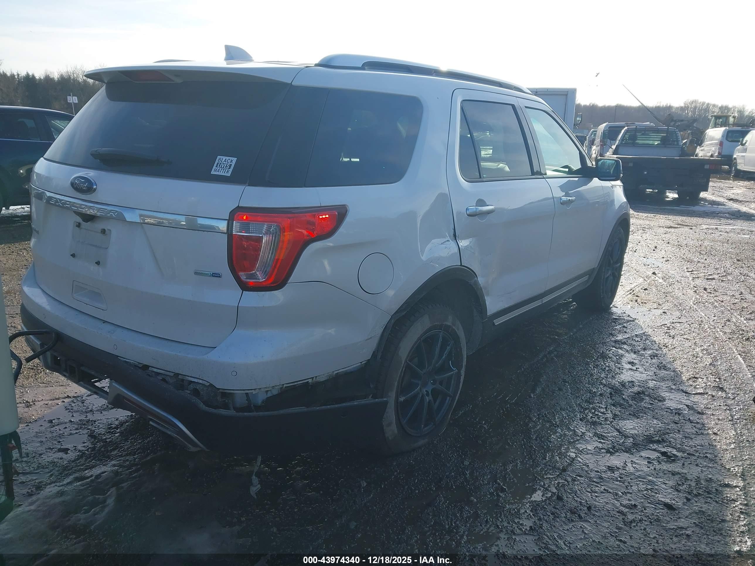 FORD EXPLORER image 4