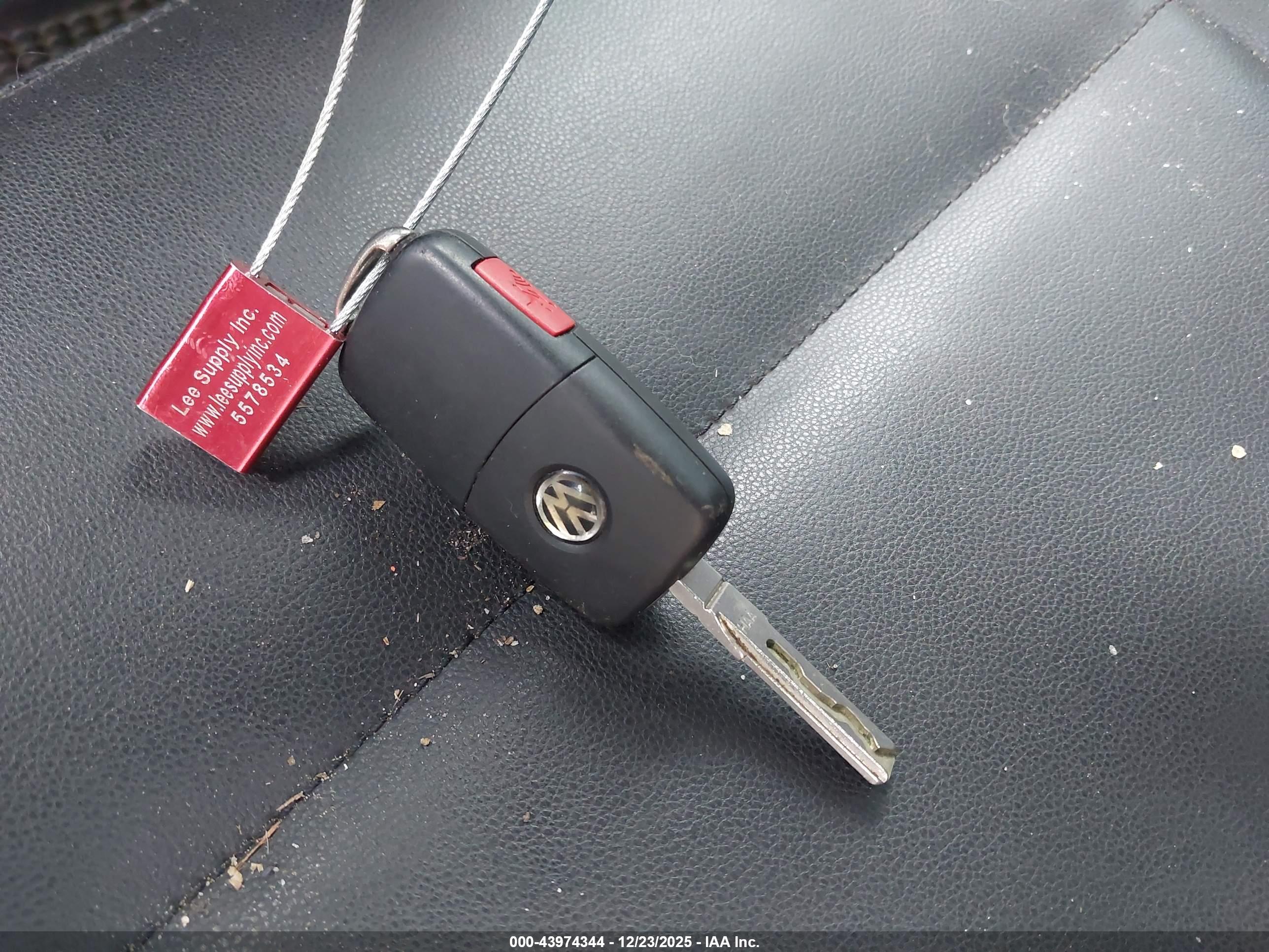 VOLKSWAGEN BEETLE image 11