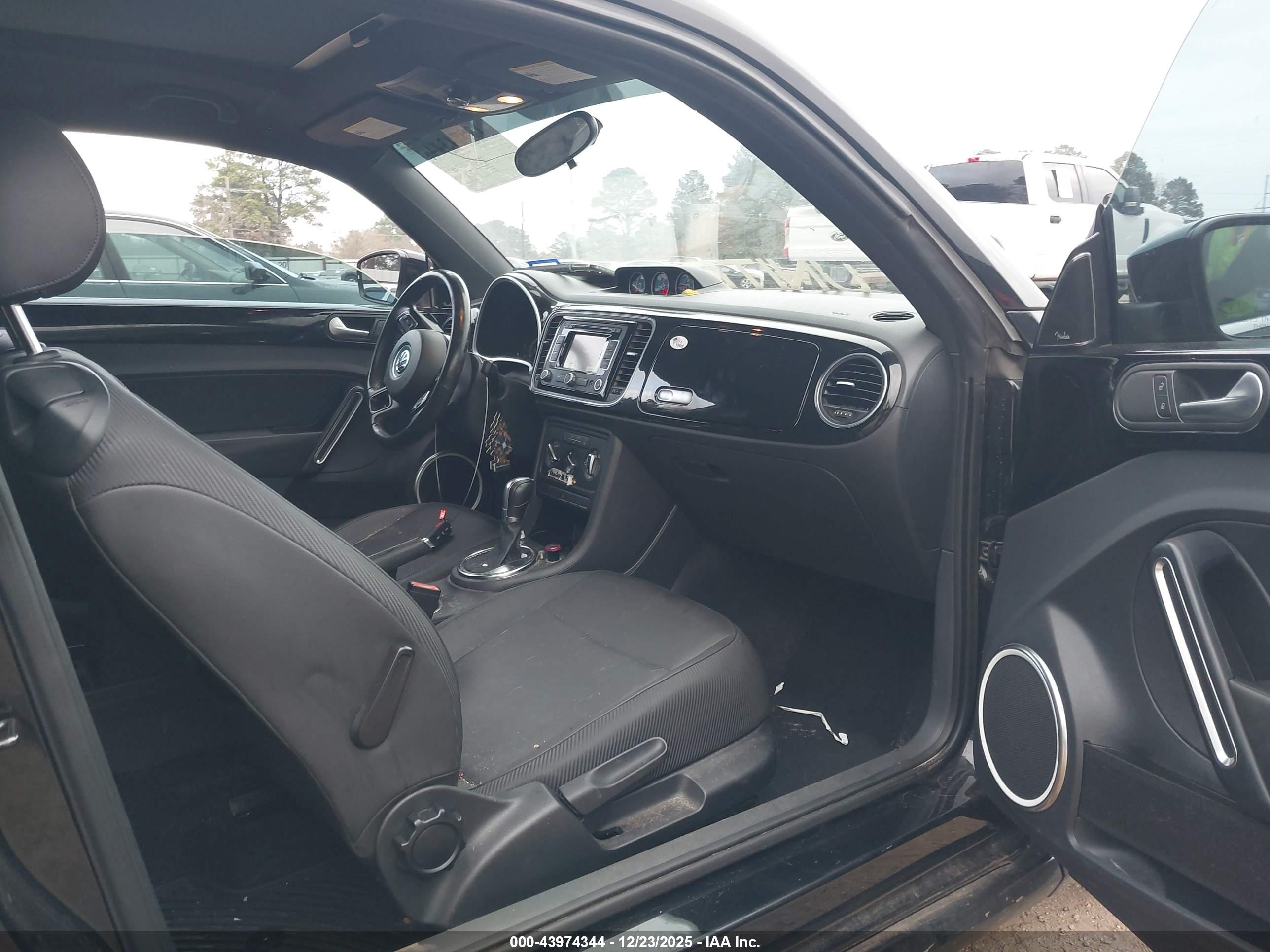 VOLKSWAGEN BEETLE image 5