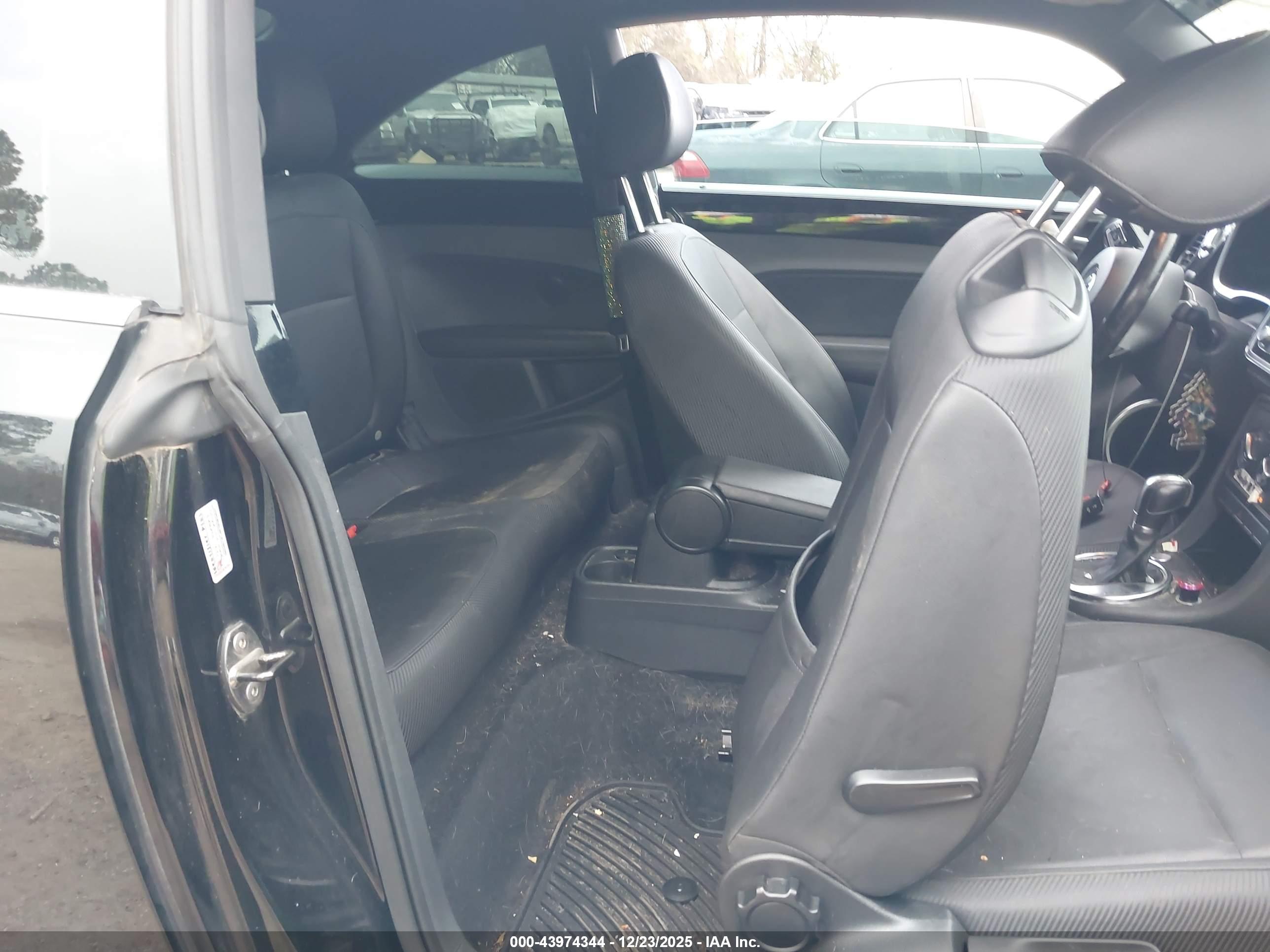 VOLKSWAGEN BEETLE image 8