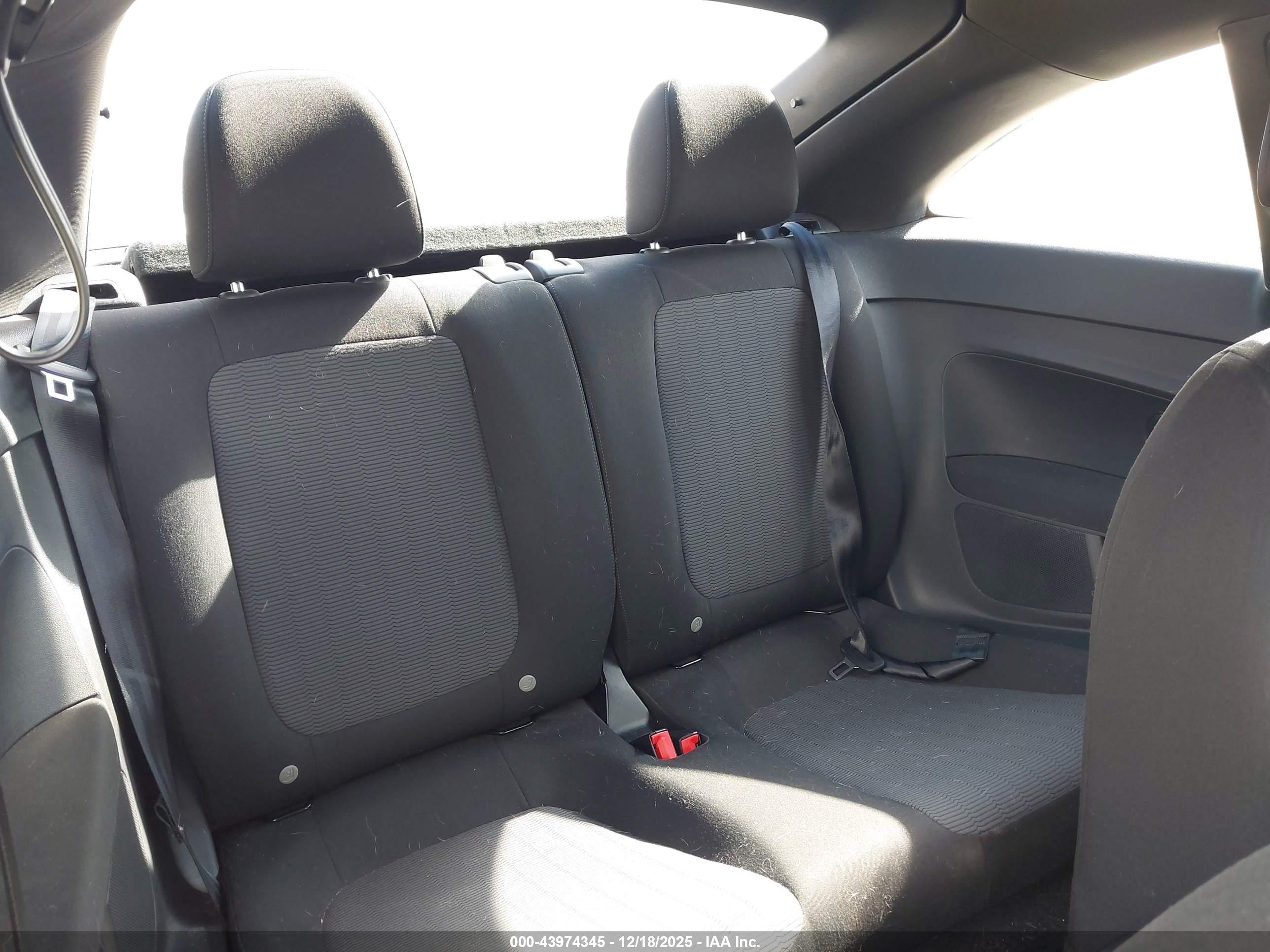 VOLKSWAGEN BEETLE image 8