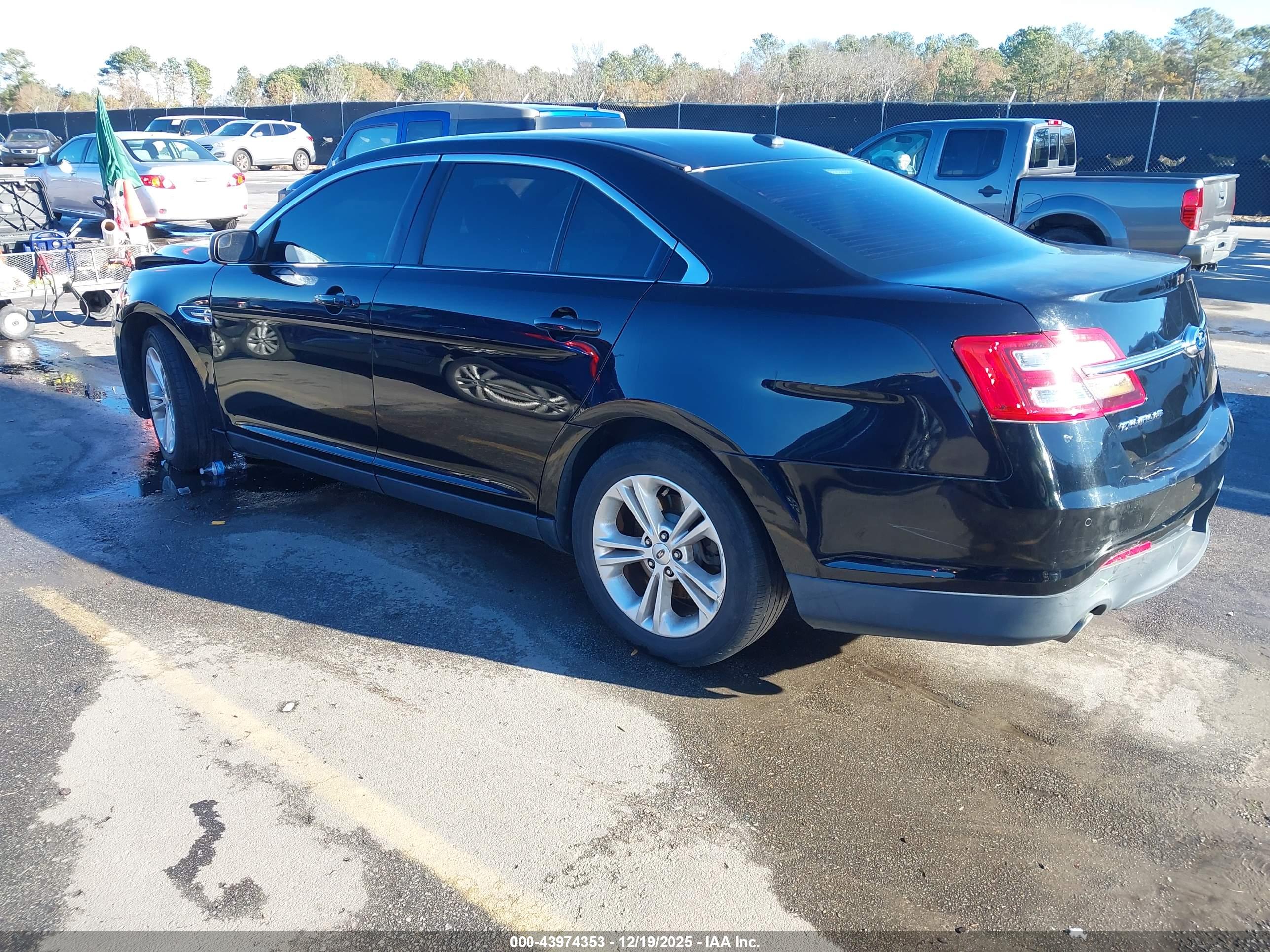 FORD TAURUS image 3