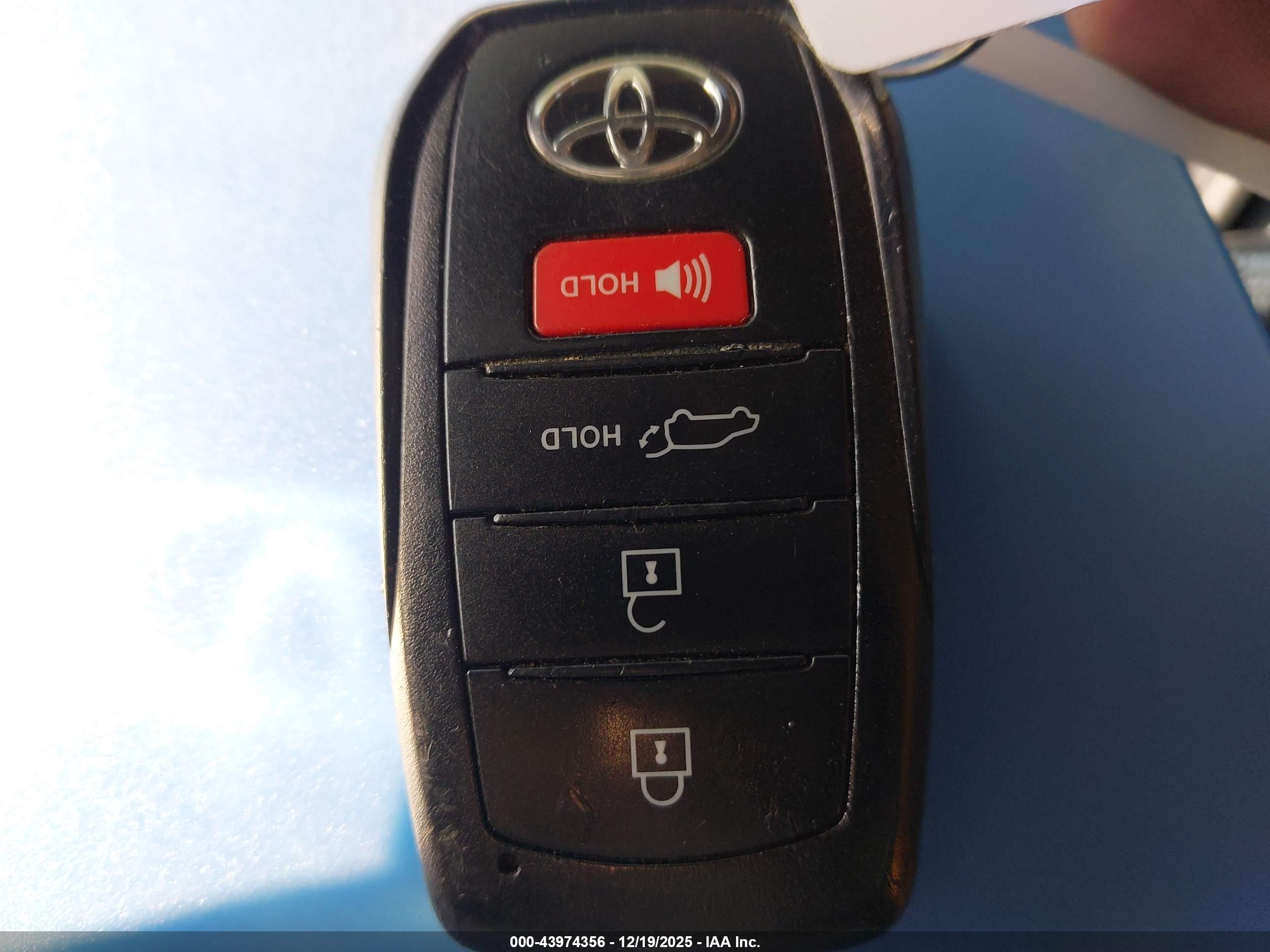 TOYOTA COROLLA image 11