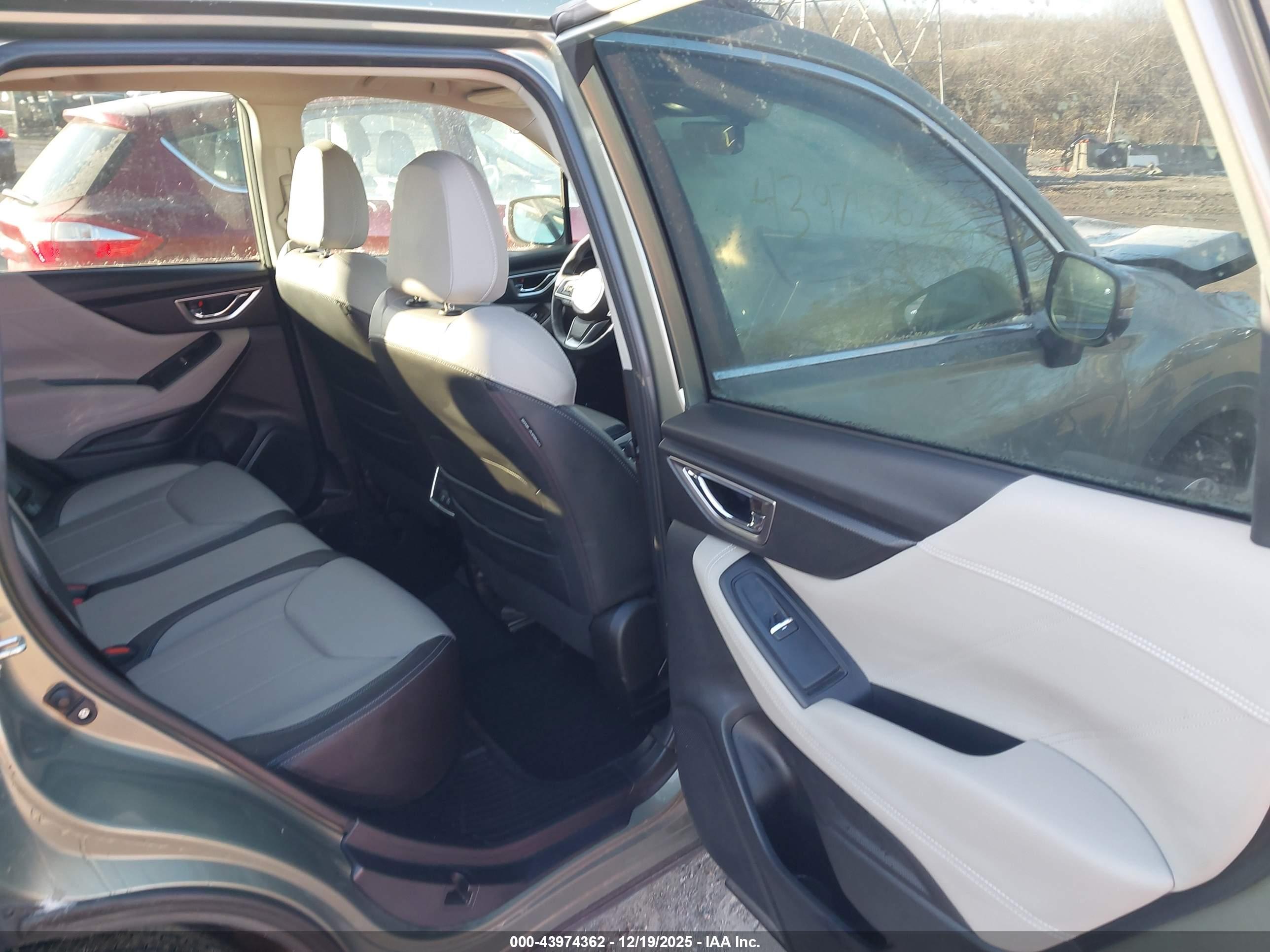 SUBARU FORESTER image 8