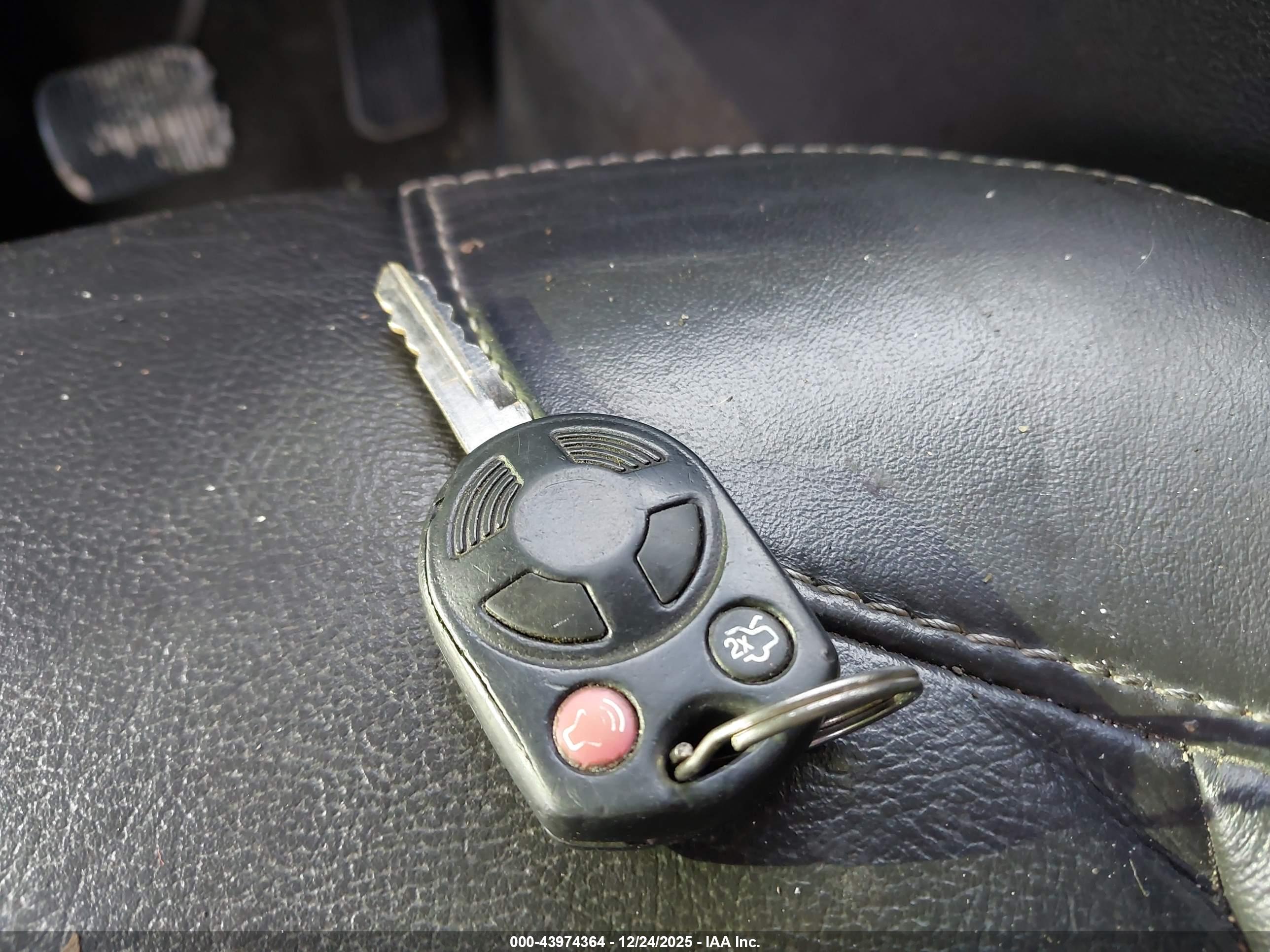 FORD TAURUS image 11