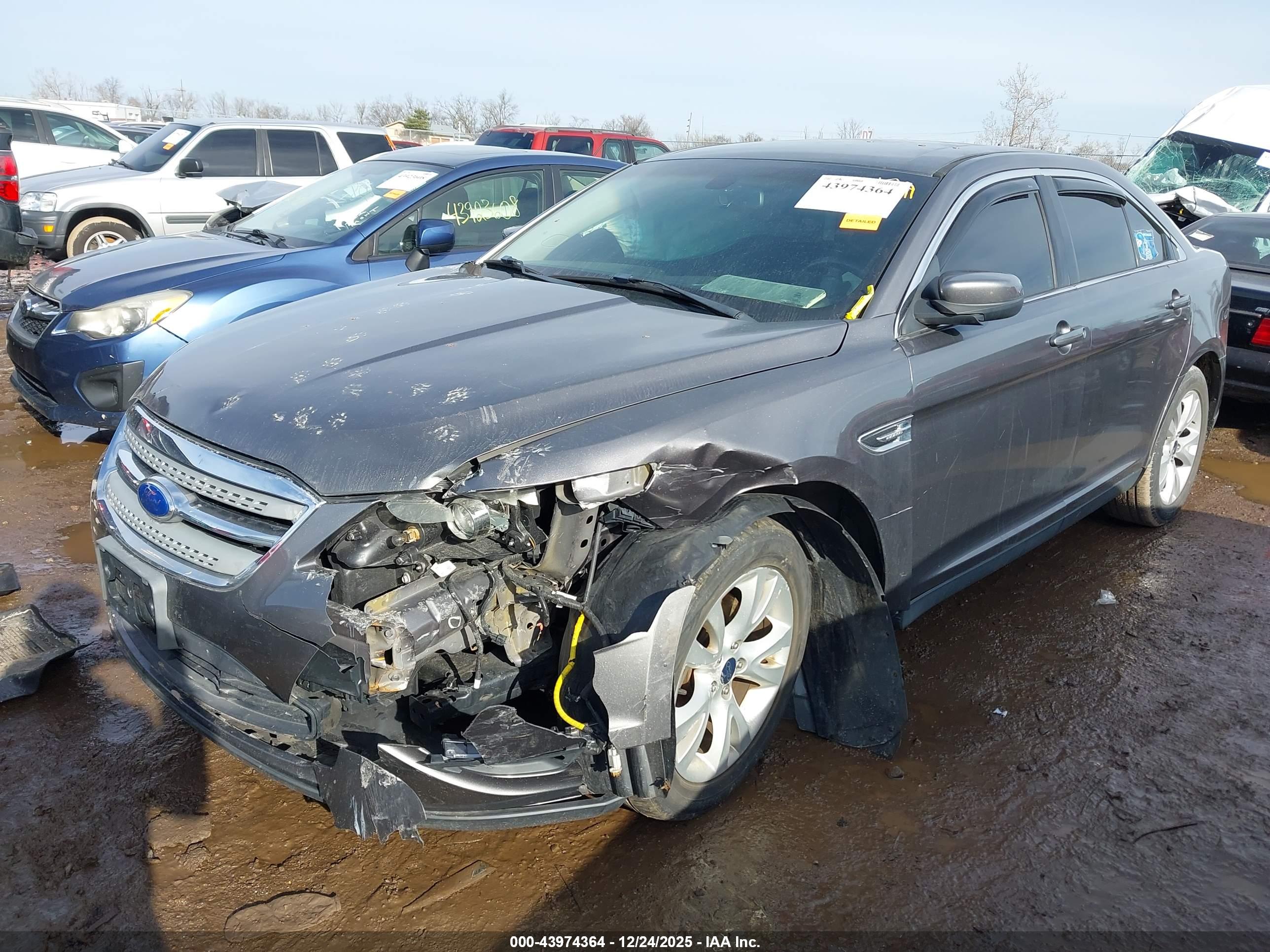 FORD TAURUS image 2