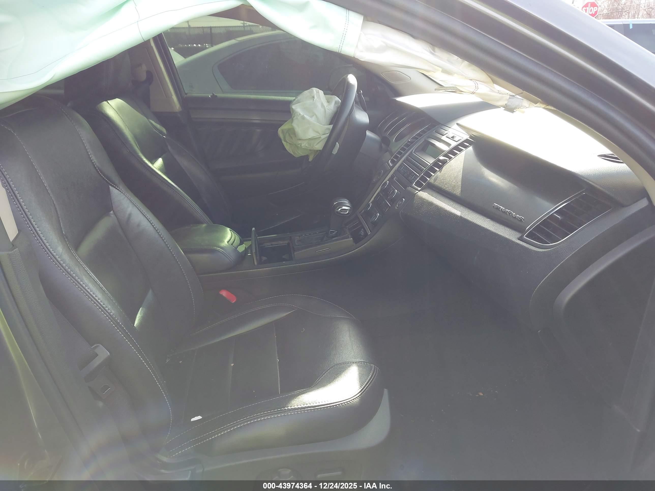FORD TAURUS image 5