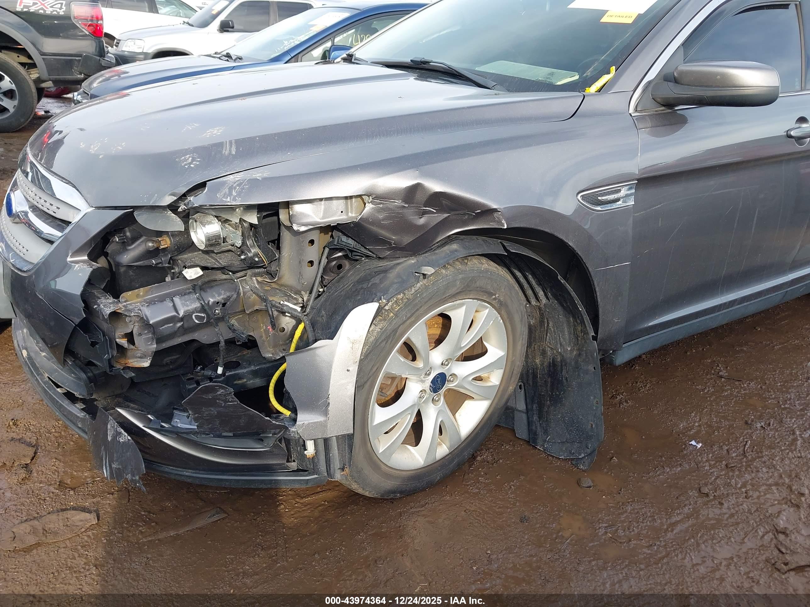FORD TAURUS image 6