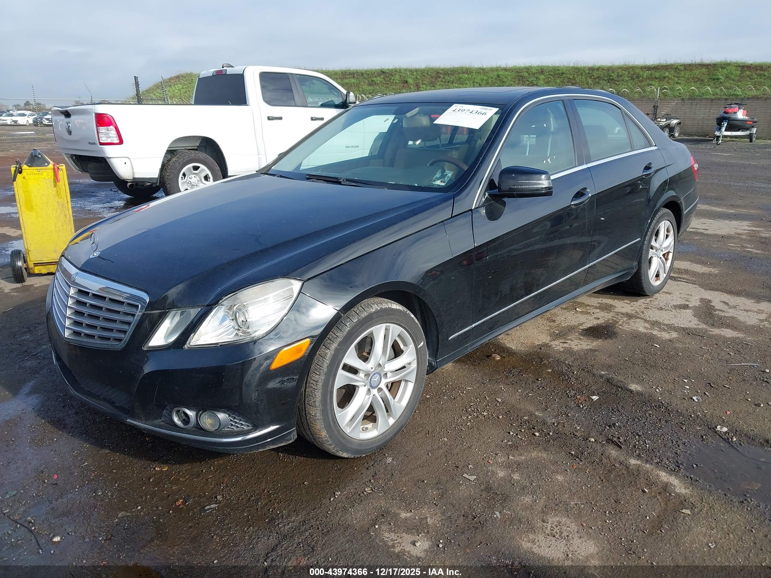 MERCEDES-BENZ E image 2