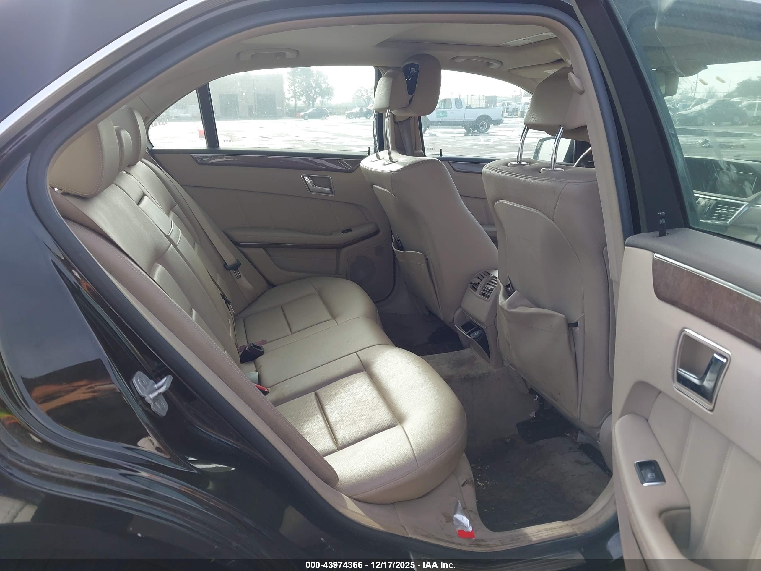 MERCEDES-BENZ E image 8