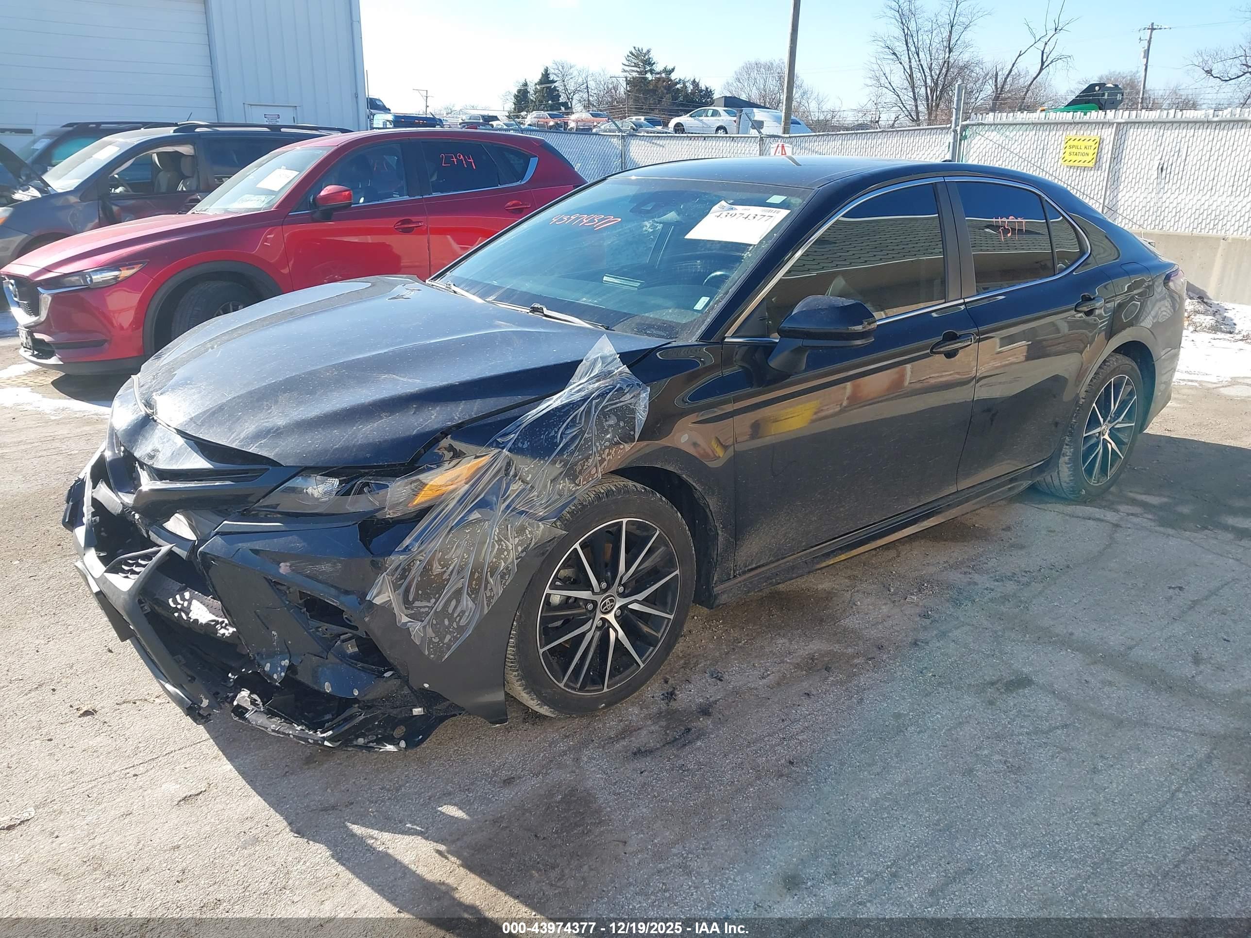 TOYOTA CAMRY image 2
