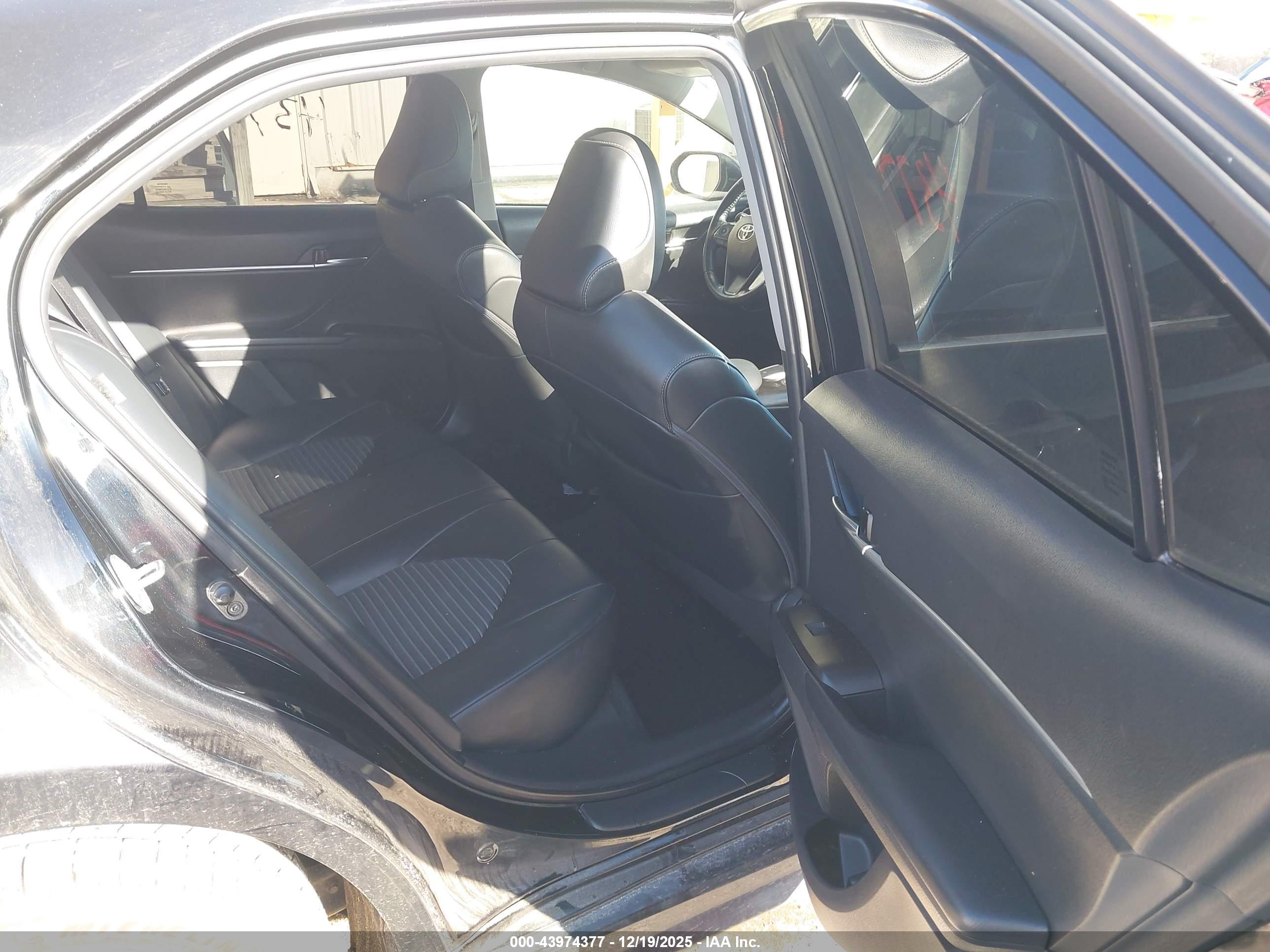 TOYOTA CAMRY image 8