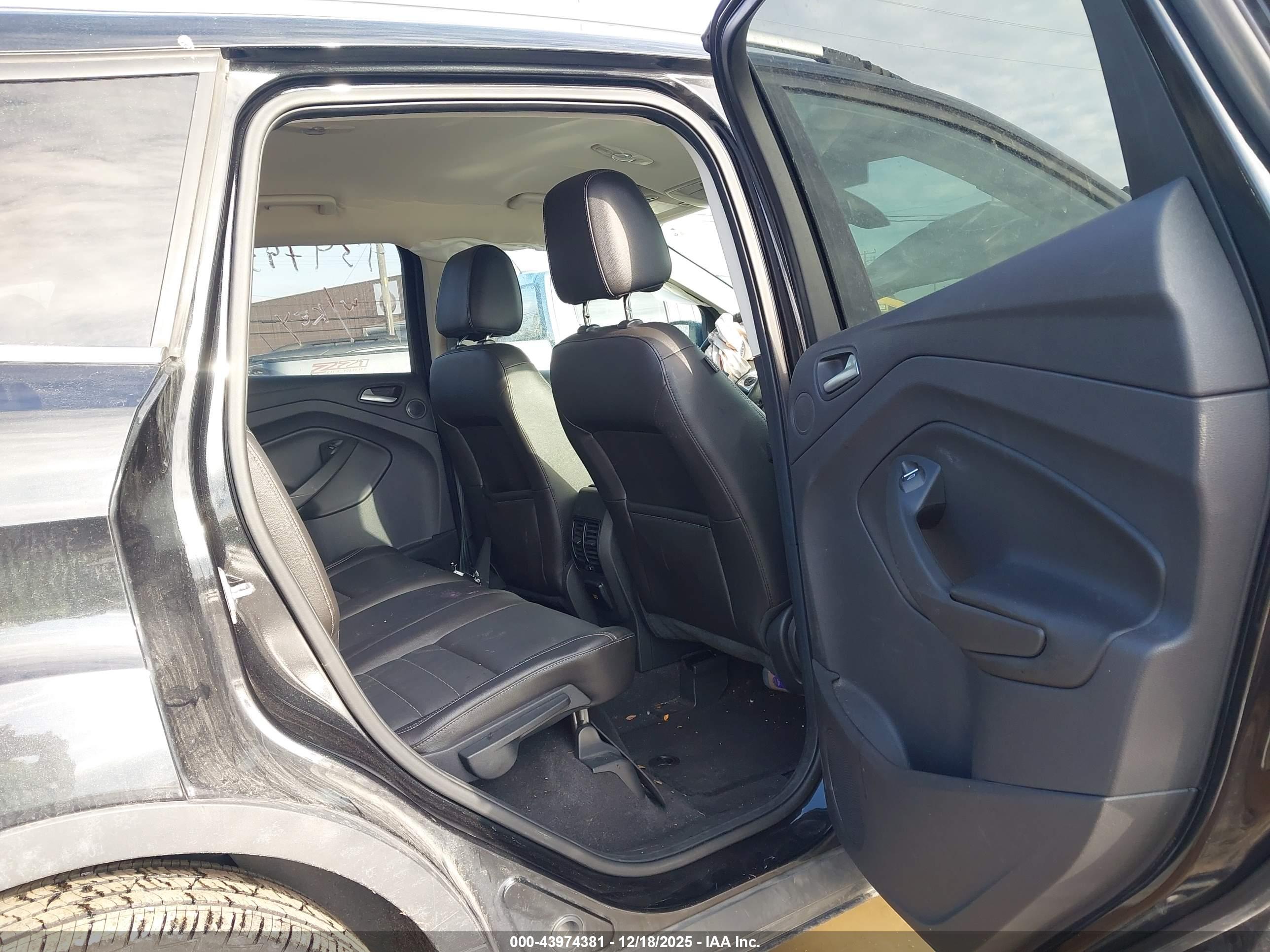 FORD ESCAPE image 8