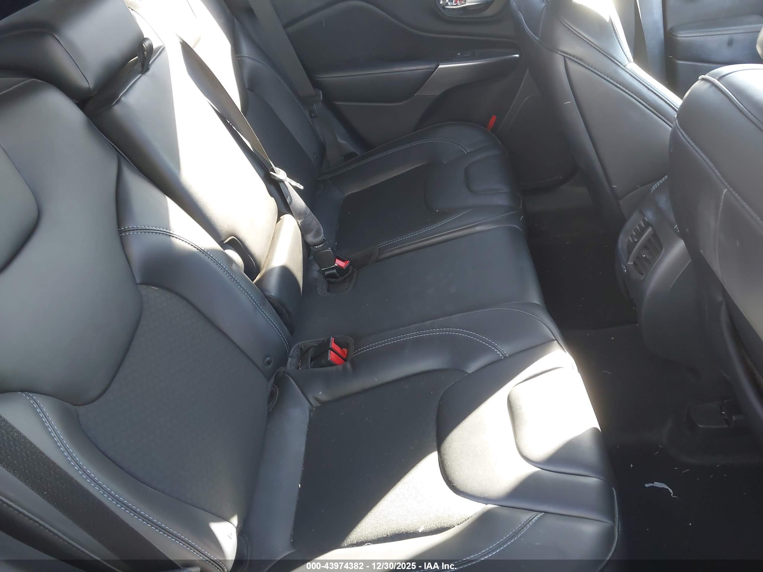 JEEP CHEROKEE image 8