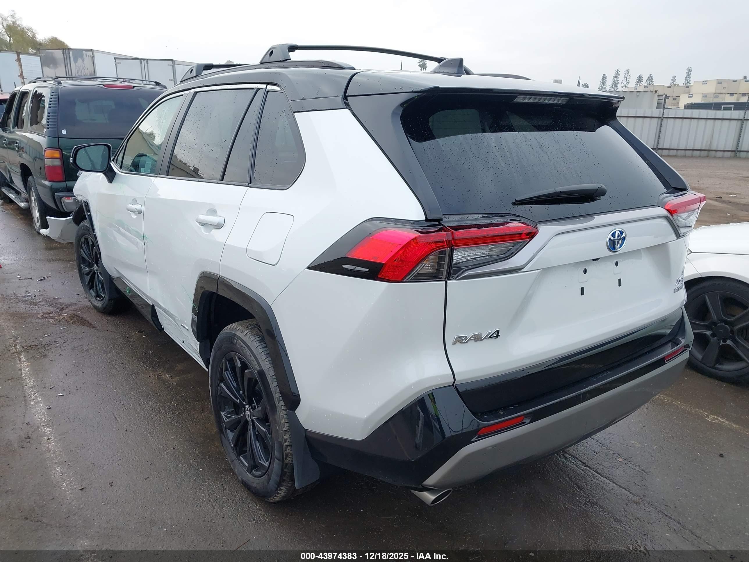 TOYOTA RAV4 image 3
