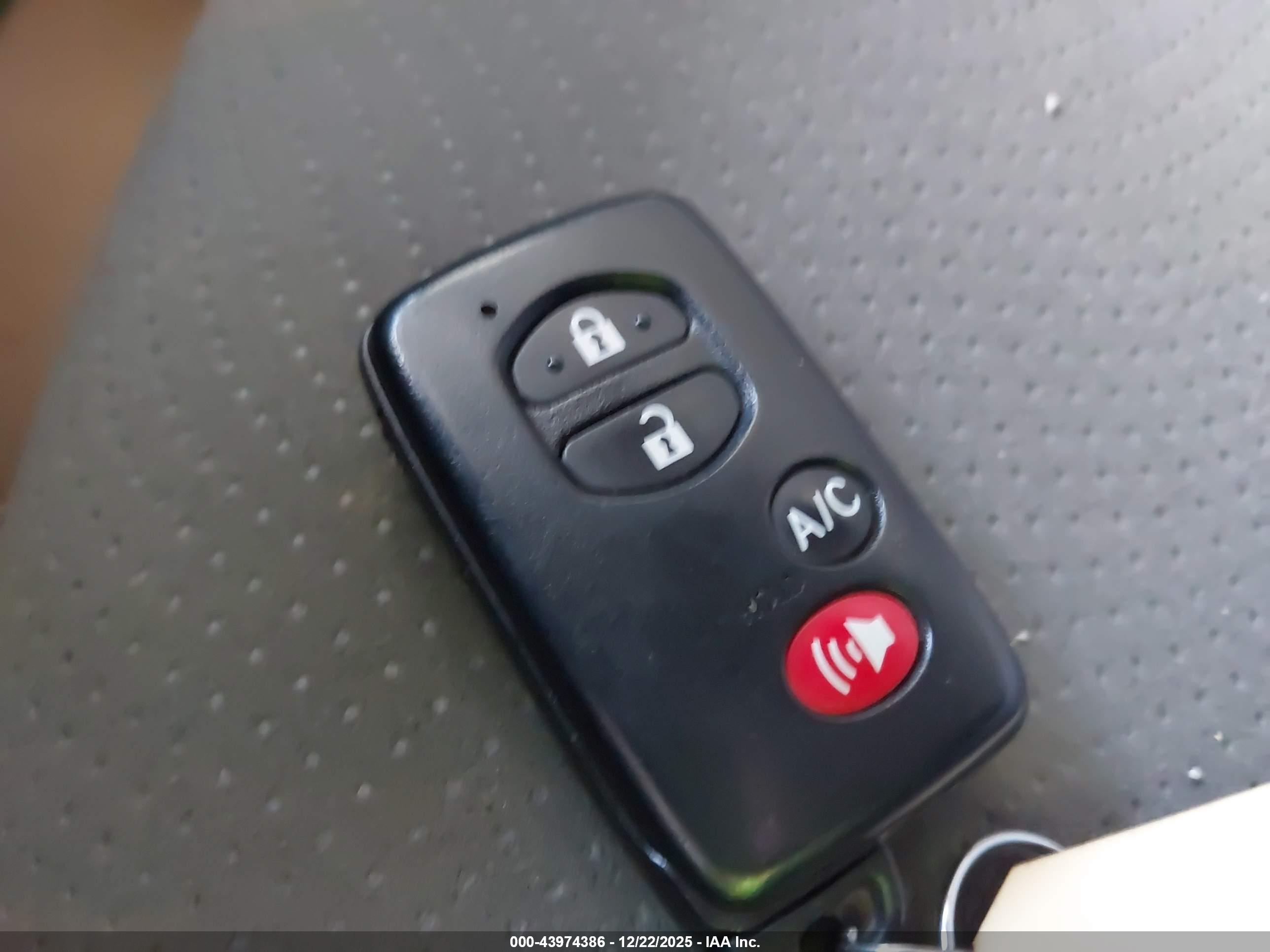 TOYOTA PRIUS image 11