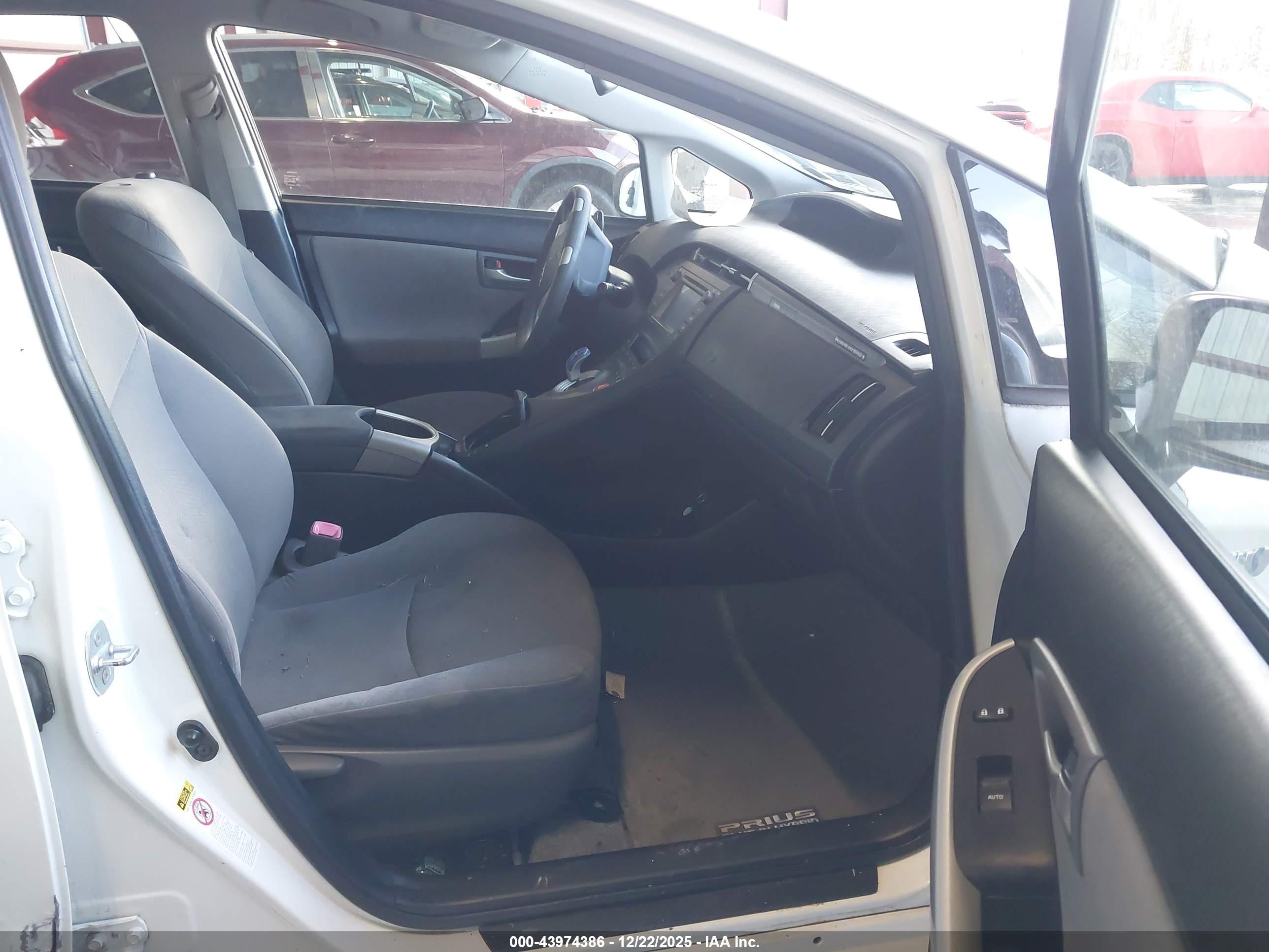 TOYOTA PRIUS image 5