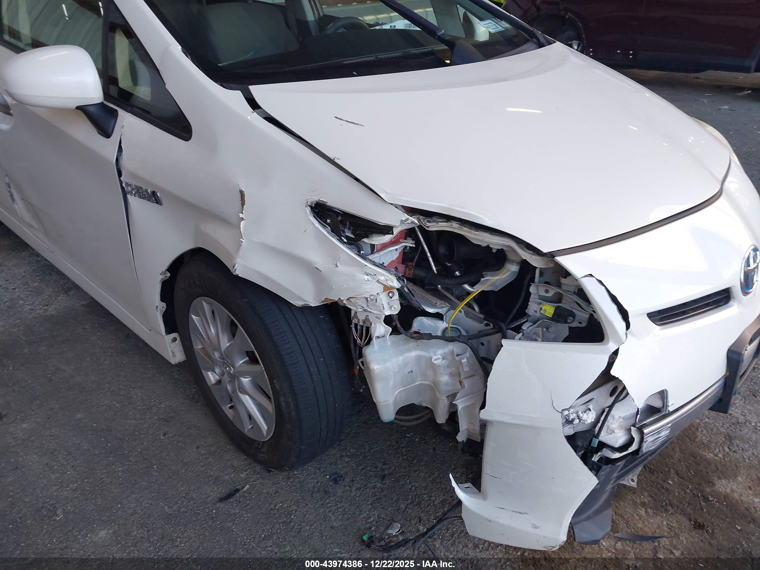 TOYOTA PRIUS image 6