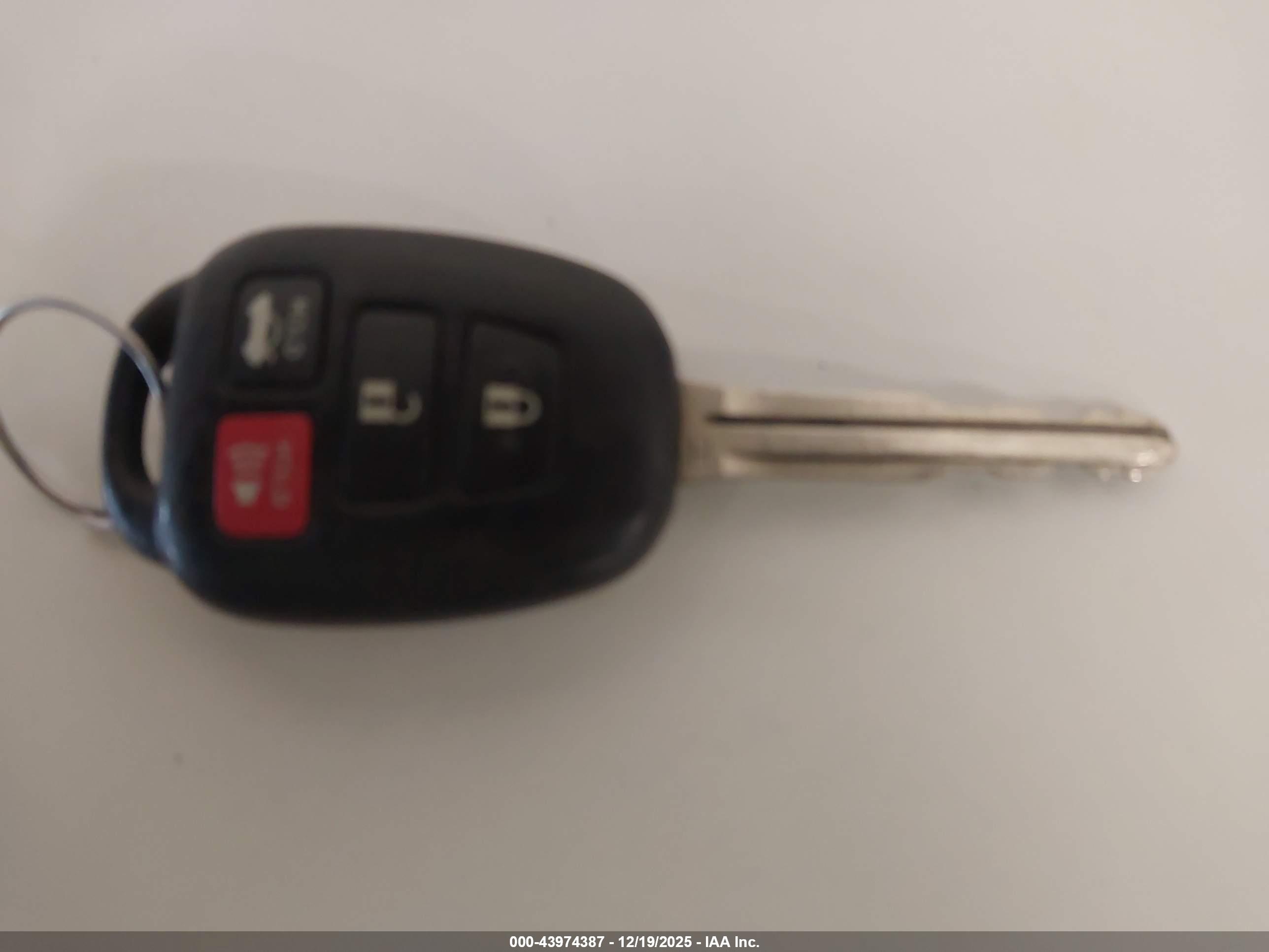 TOYOTA COROLLA image 11