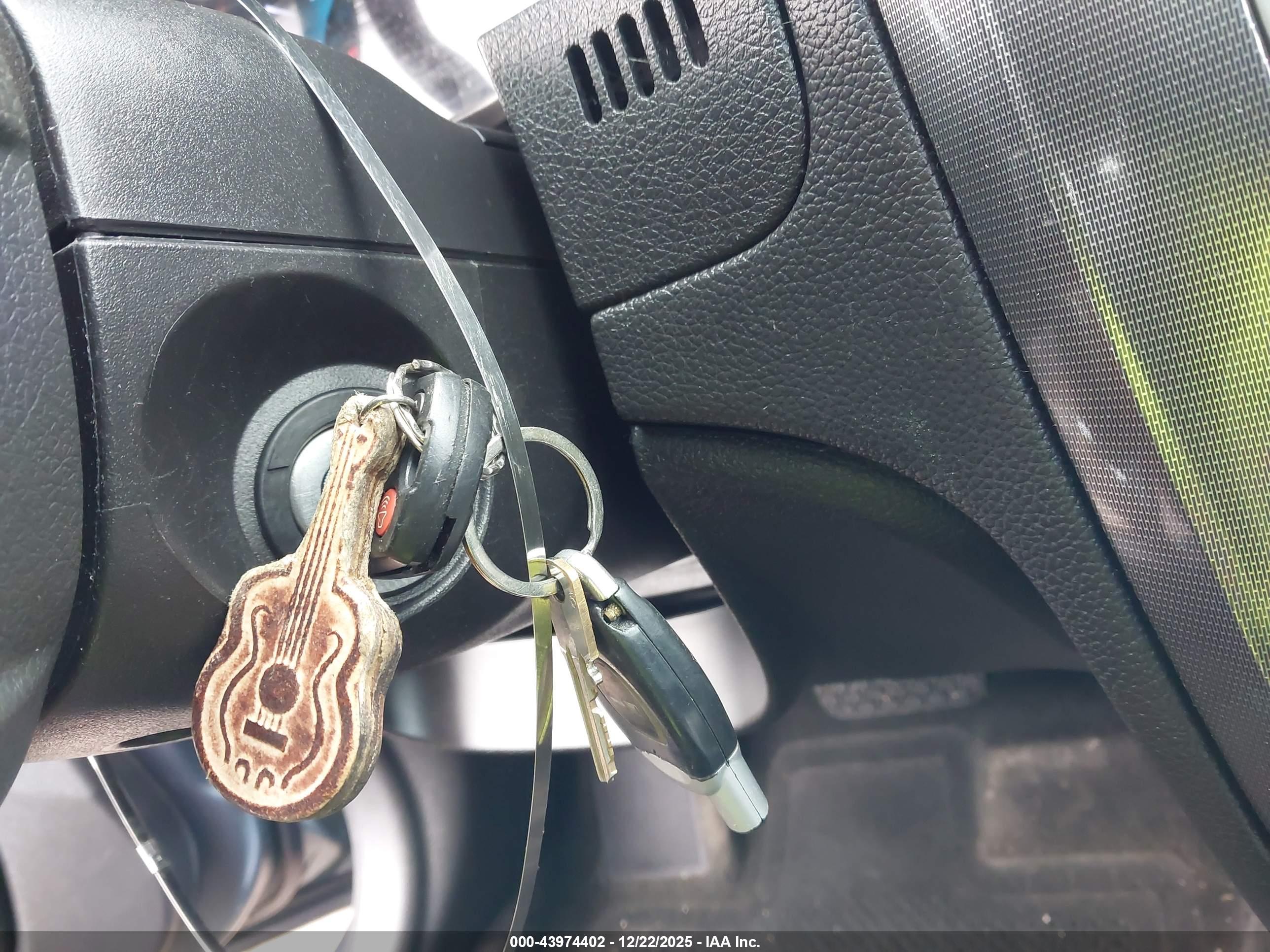 FORD FUSION image 11